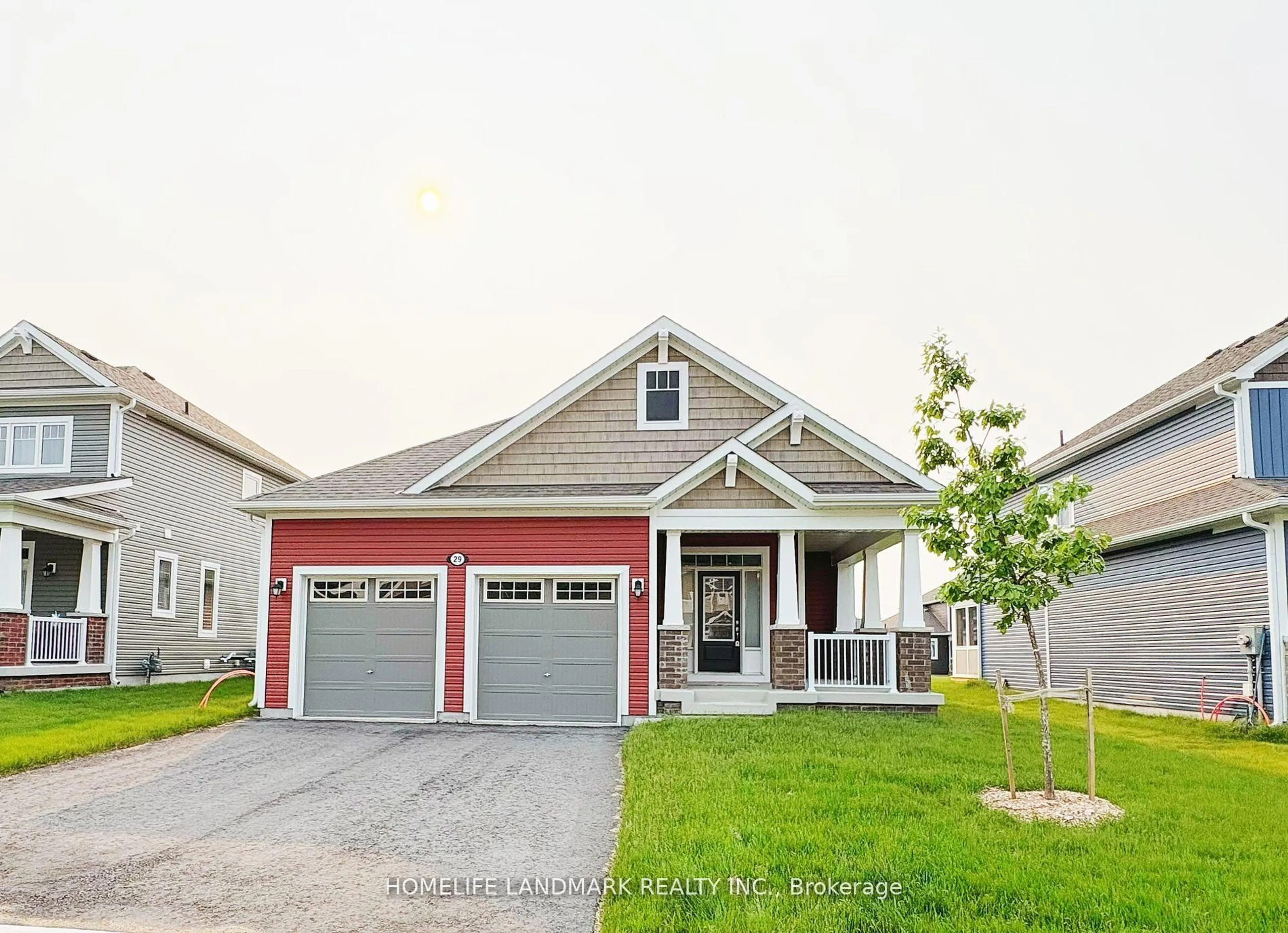 Home with vinyl exterior material, street for 29 Dyer Cres, Bracebridge Ontario P1L 0N4