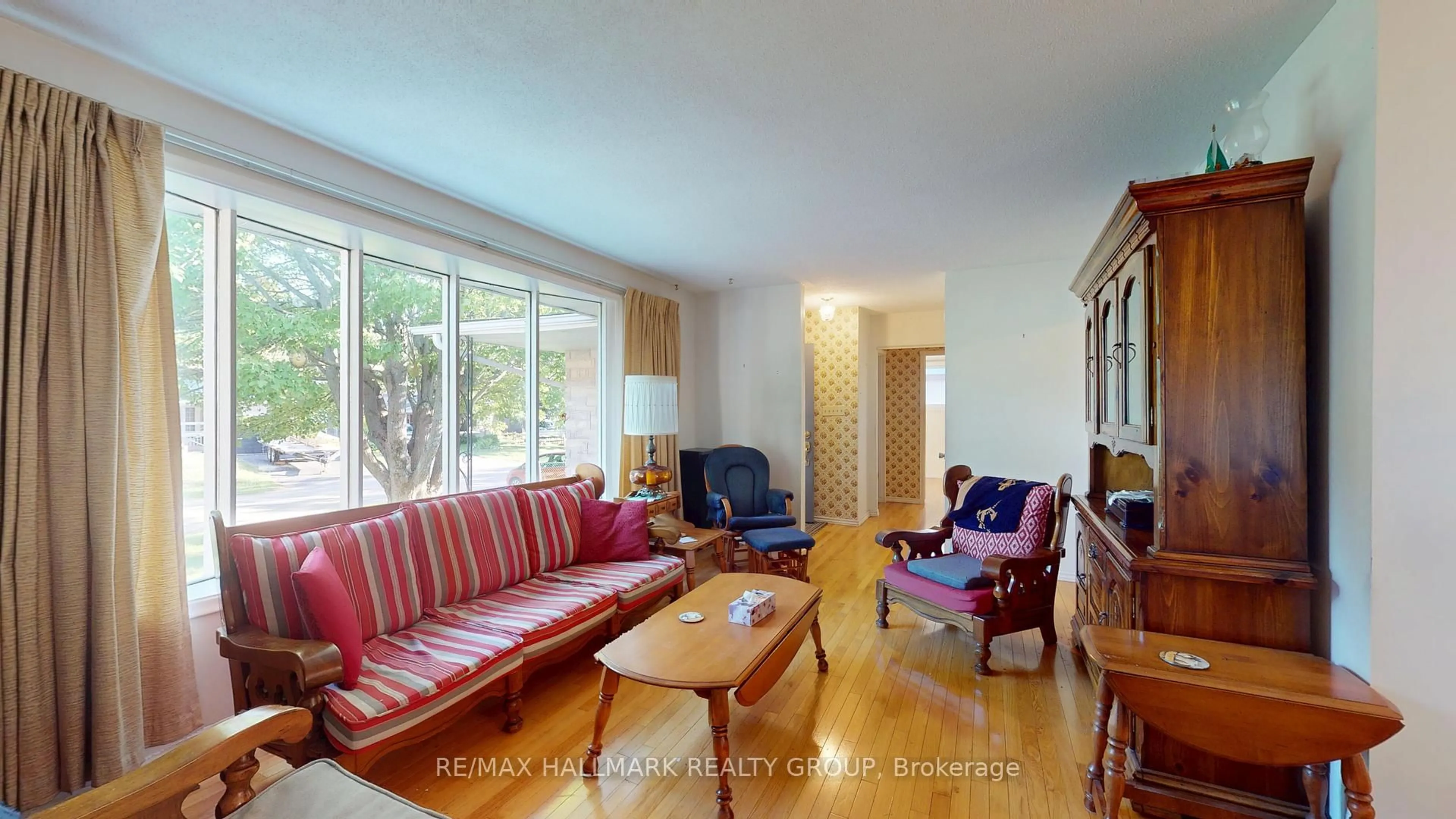 Living room with furniture, unknown for 730 Dempster Dr, Gananoque Ontario K7G 2E7