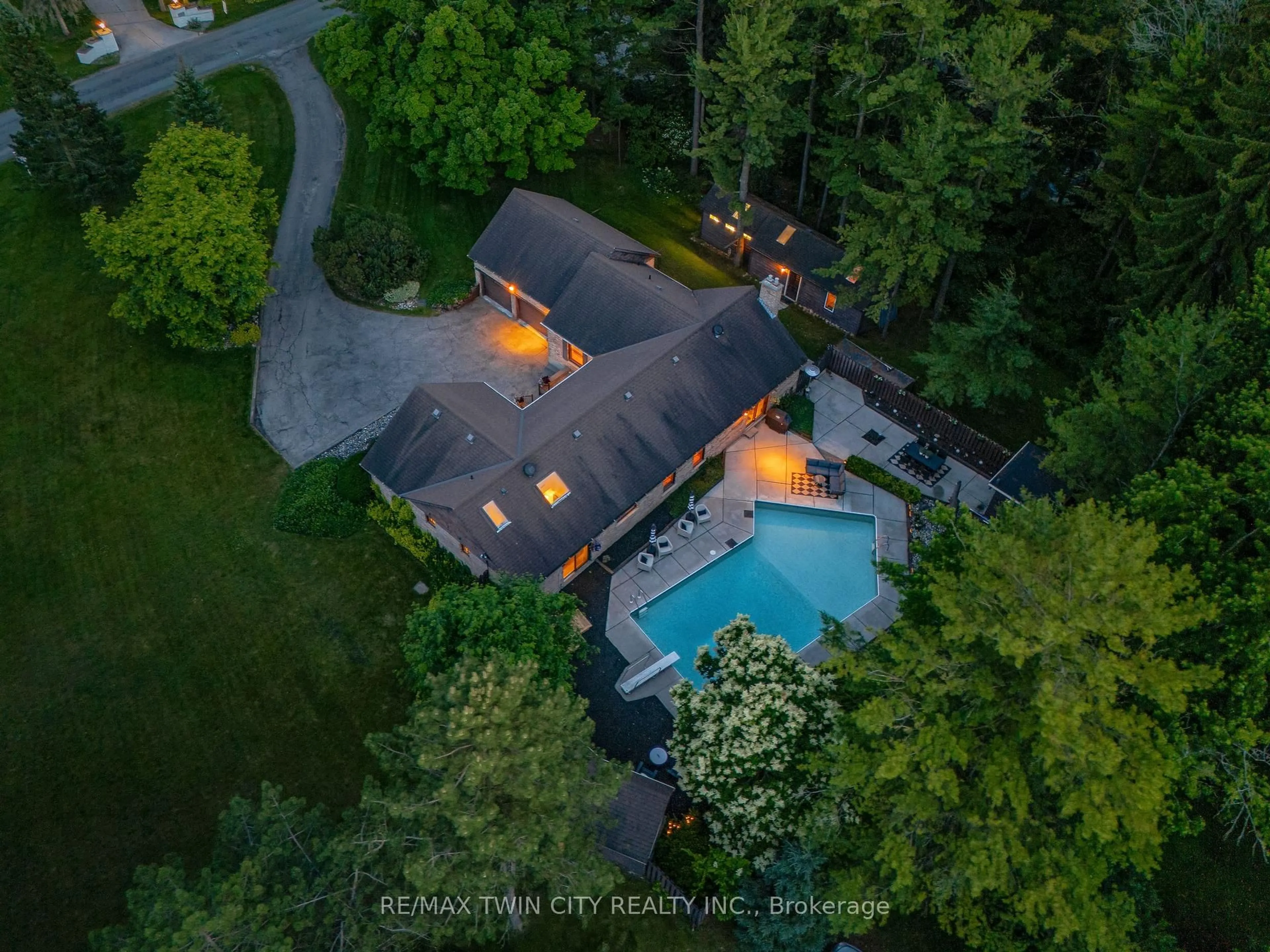 A pic from outside/outdoor area/front of a property/back of a property/a pic from drone, unknown for 105 Grandview Dr, Woolwich Ontario N0B 1N0