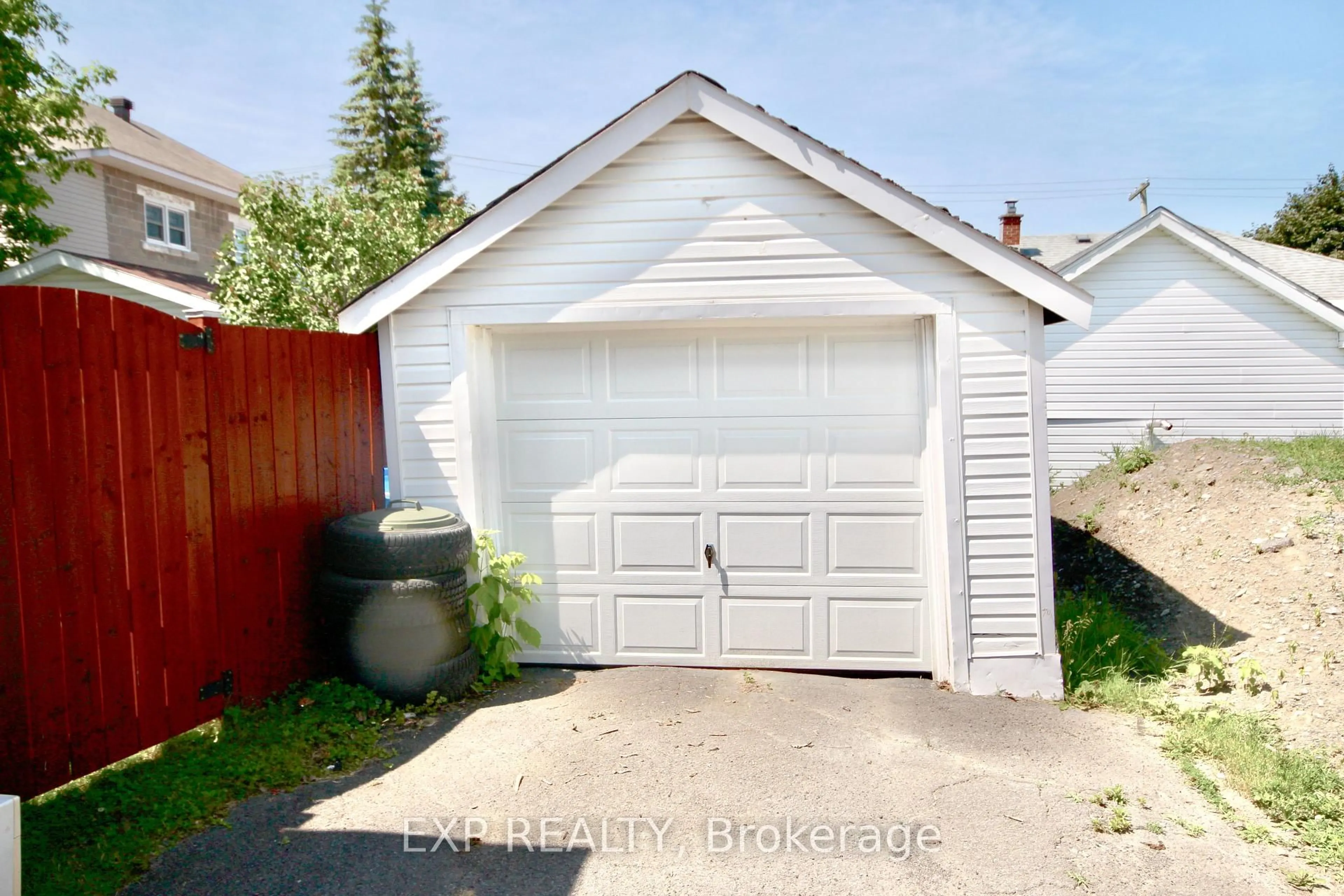 Shed for 511 St. Felix St, Cornwall Ontario K6H 5B2