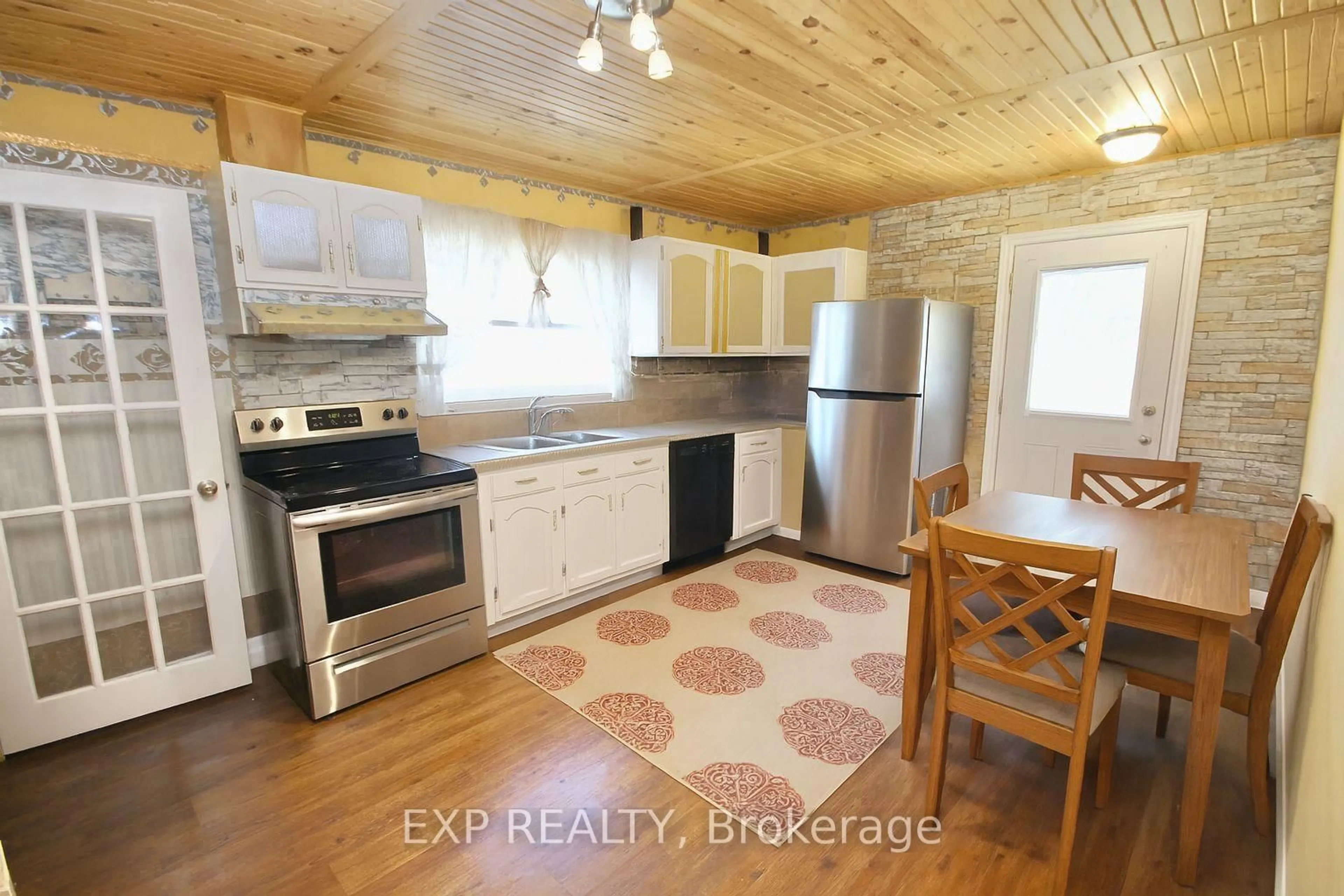 Standard kitchen, unknown for 511 St. Felix St, Cornwall Ontario K6H 5B2