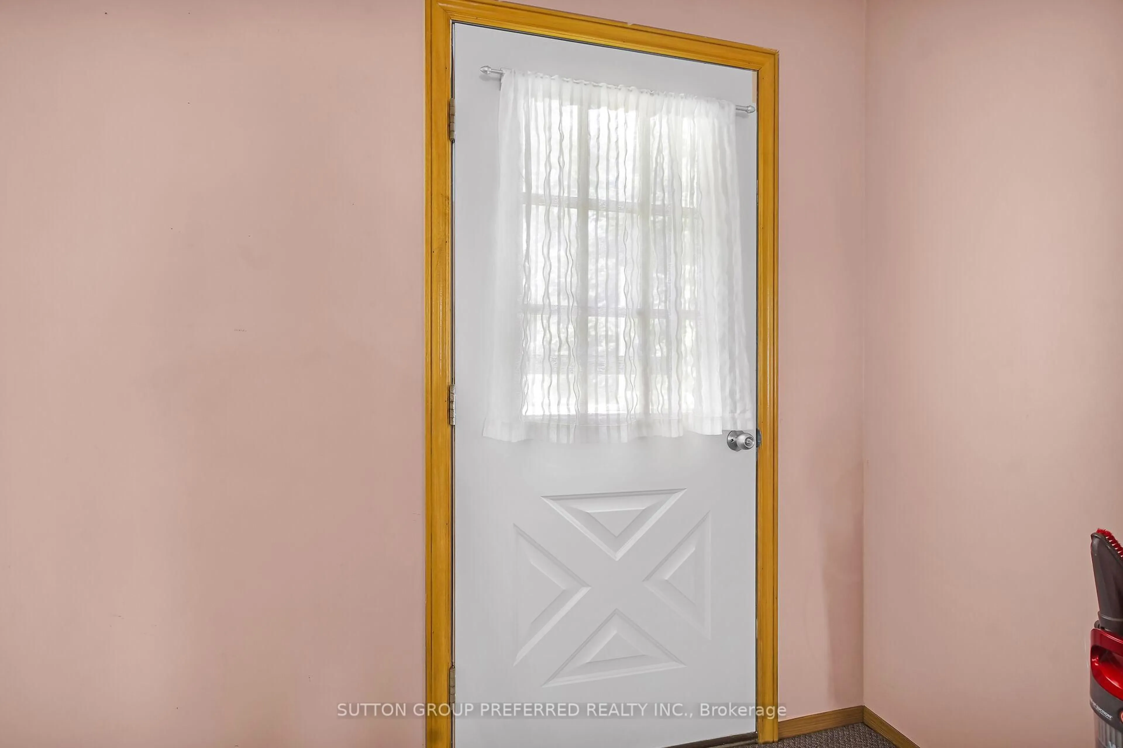 Indoor entryway for 5129 Glendon Dr, Southwest Middlesex Ontario N0L 1A0