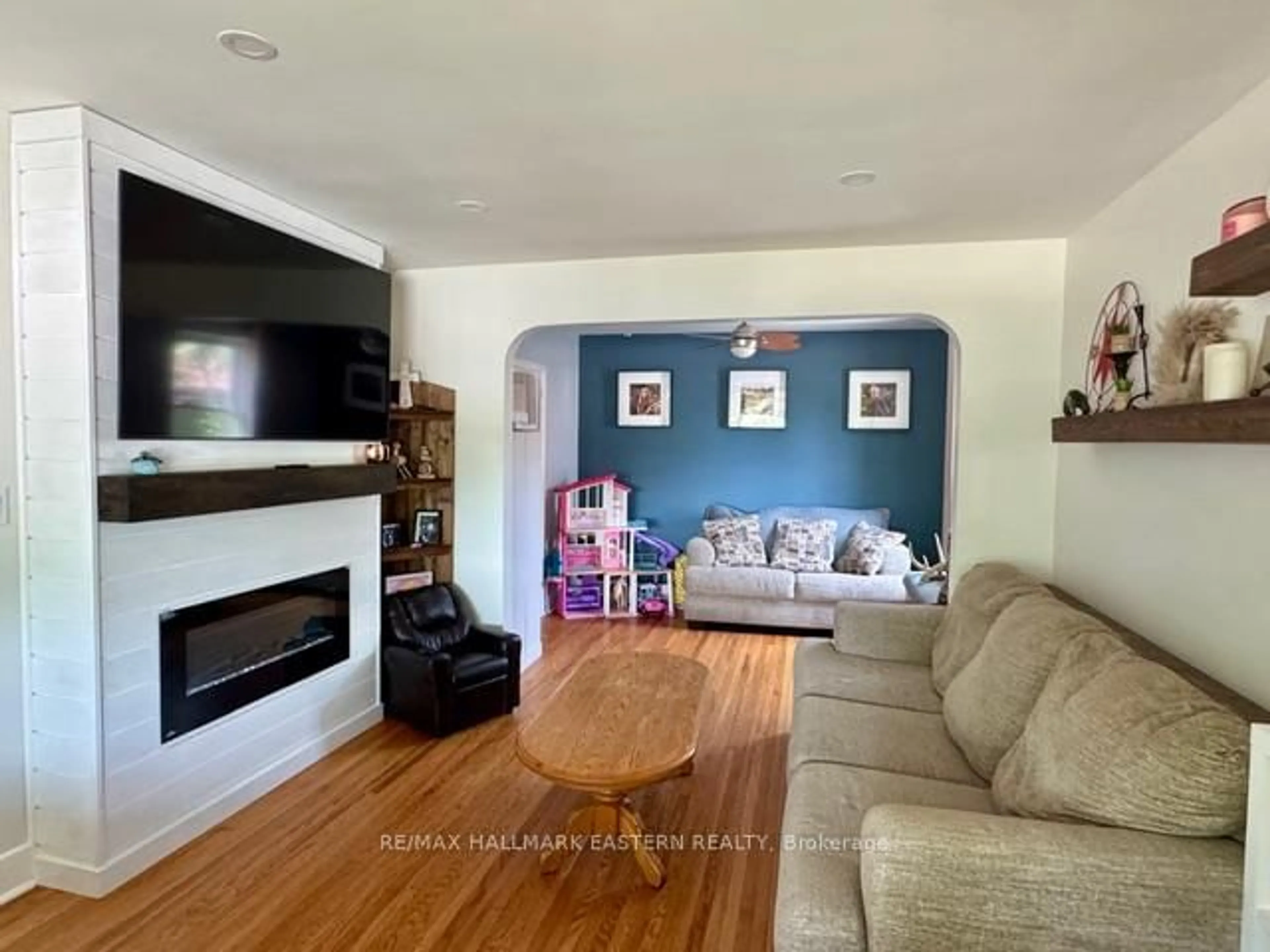 Living room with furniture, wood/laminate floor for 1110 Hayes St, Peterborough Central Ontario K9J 5S8