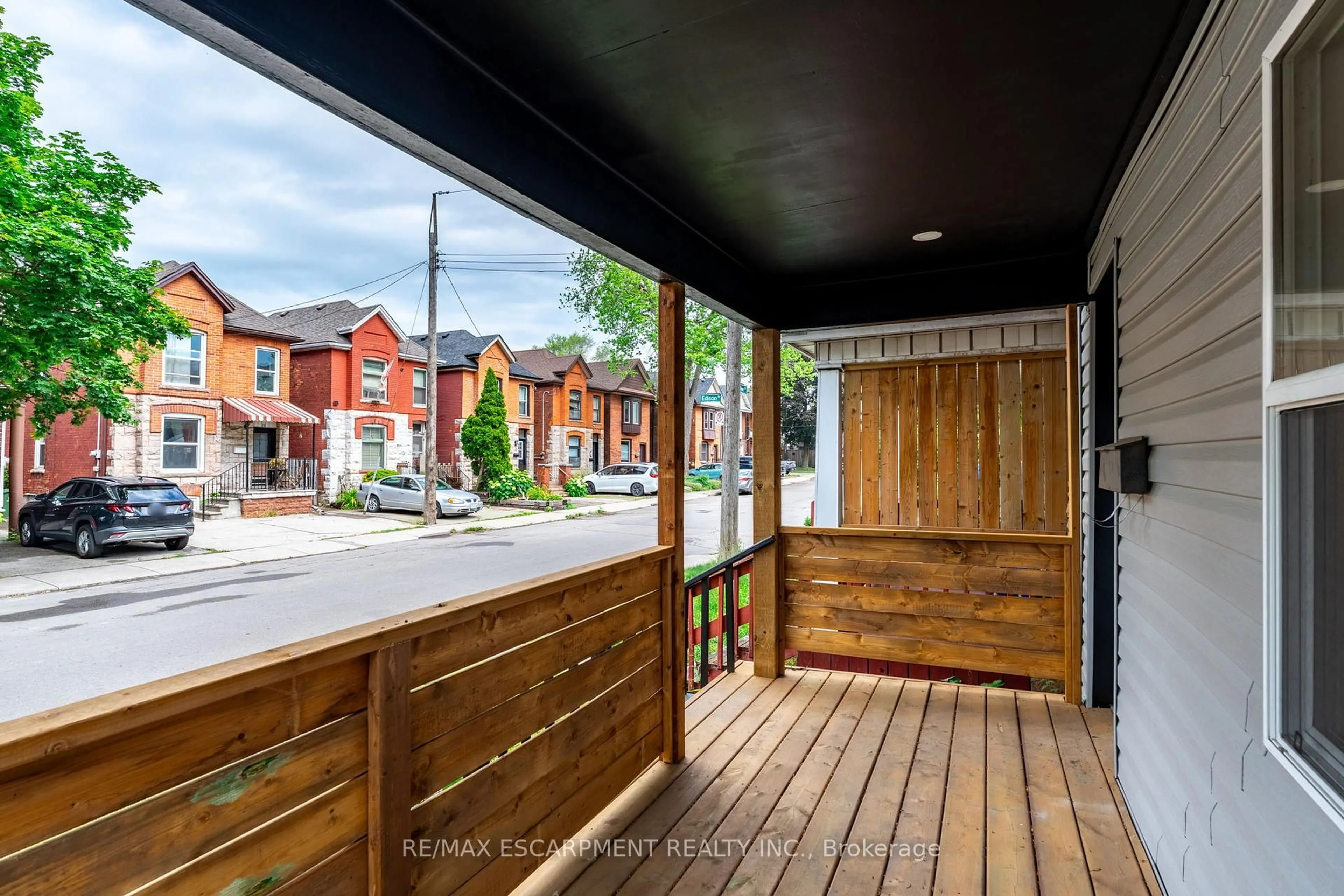 Patio, street for 29 New St, Hamilton Ontario L8P 4J6