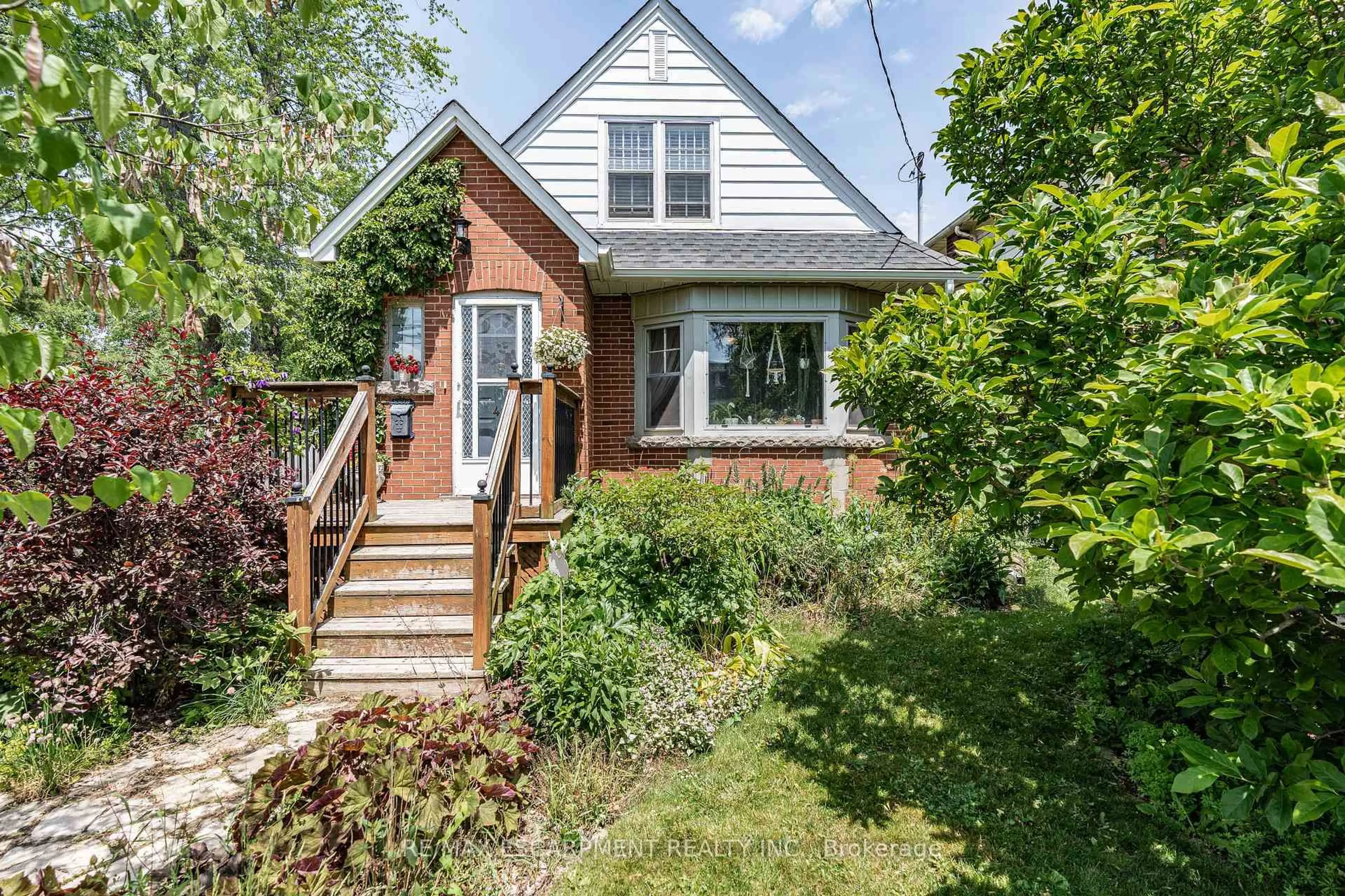 Home with brick exterior material, street for 48 Franklin Ave, Hamilton Ontario L8S 3R4
