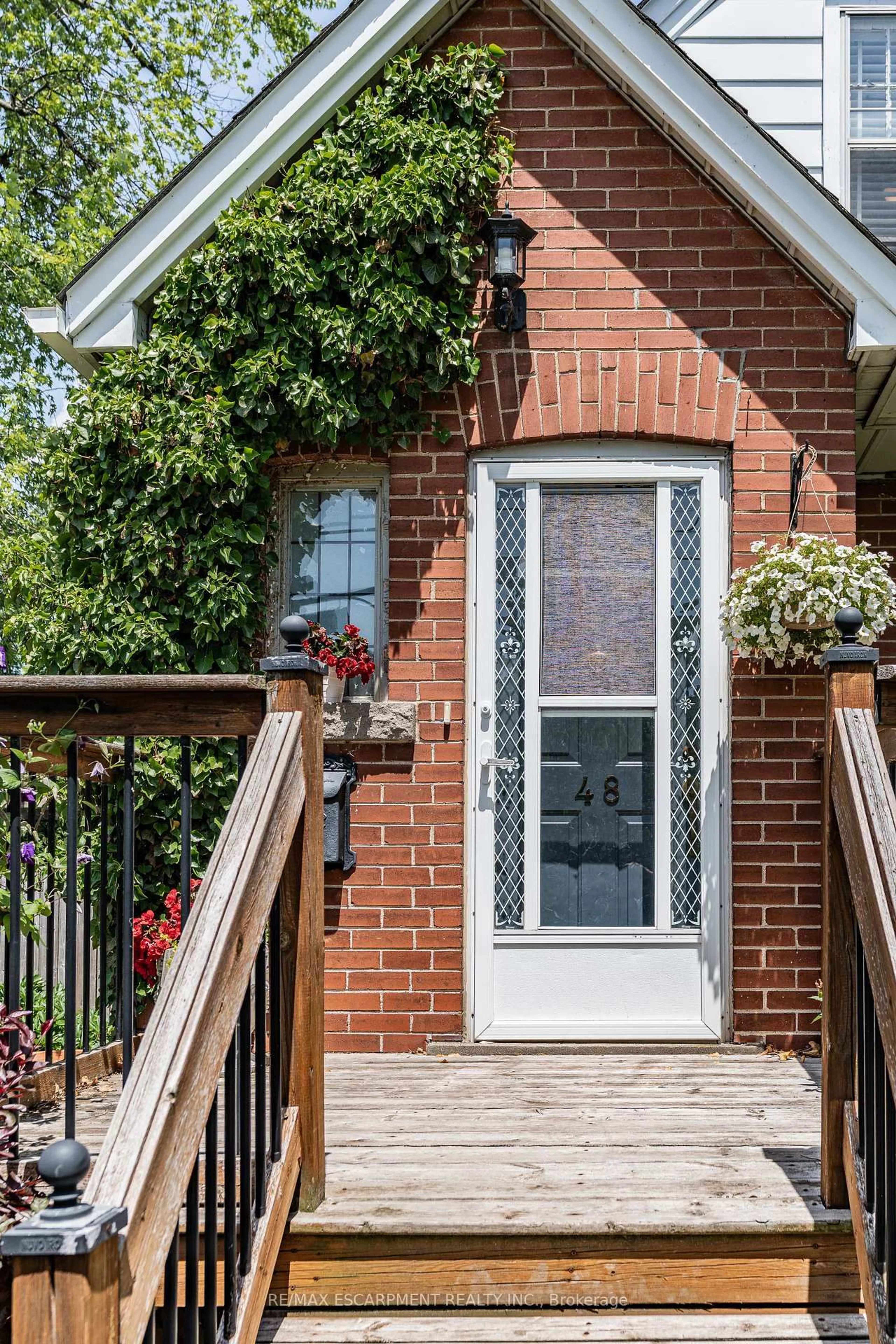 Home with brick exterior material, street for 48 Franklin Ave, Hamilton Ontario L8S 3R4