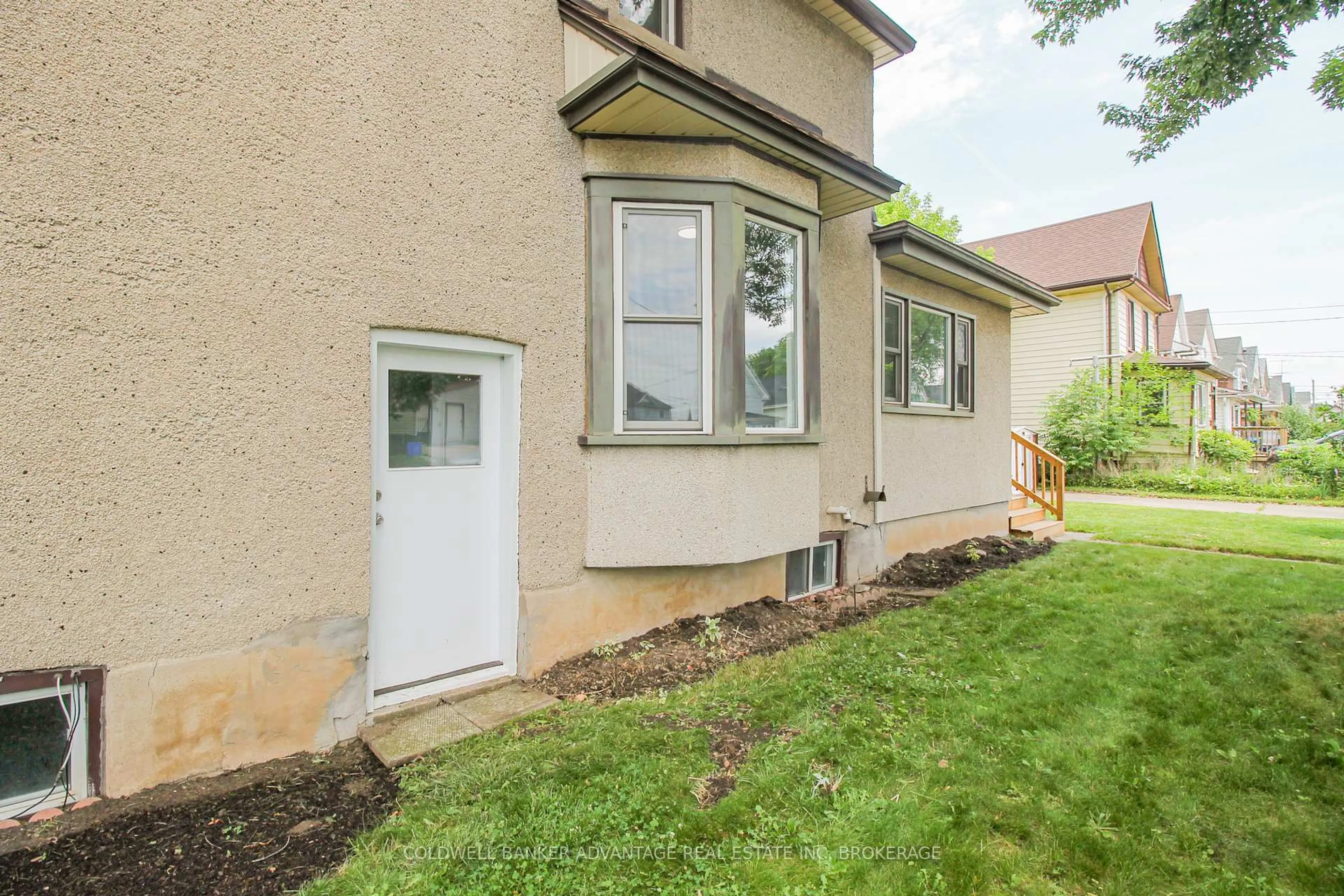 Patio, street for 28 Myrtle Ave, Welland Ontario L3B 2B1