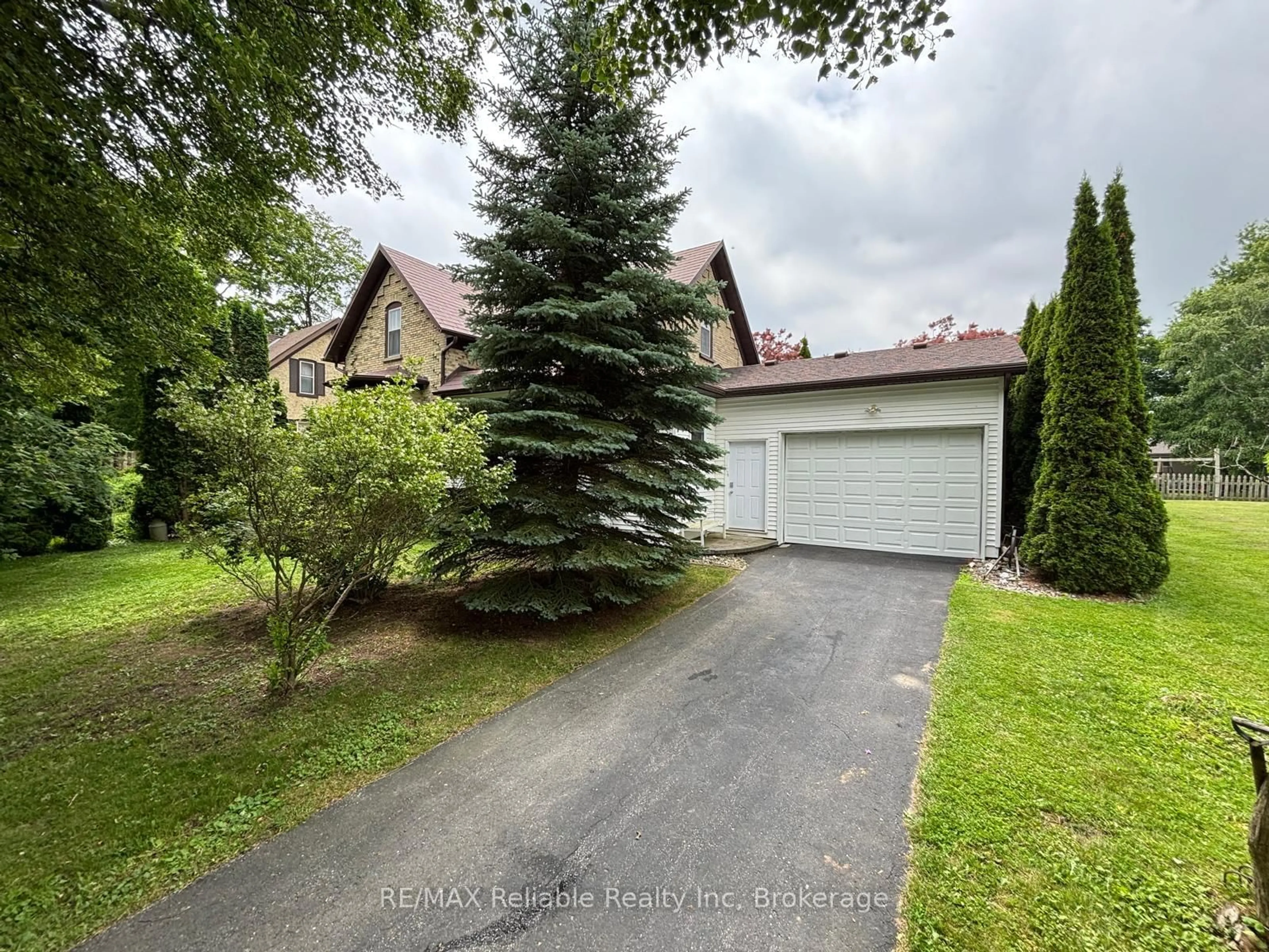 A pic from outside/outdoor area/front of a property/back of a property/a pic from drone, street for 26 Goshen St, Bluewater Ontario N0M 2T0