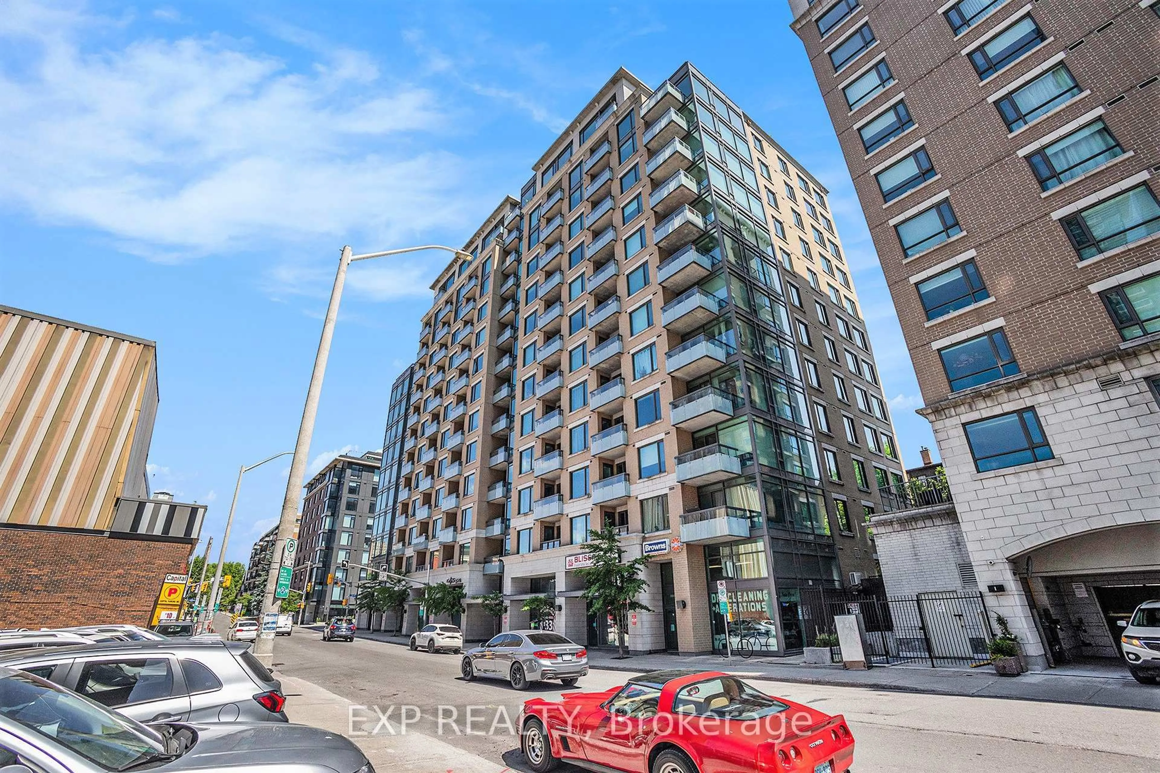 A pic from outside/outdoor area/front of a property/back of a property/a pic from drone, street for 238 Besserer St #609, Ottawa Ontario K1N 6B1