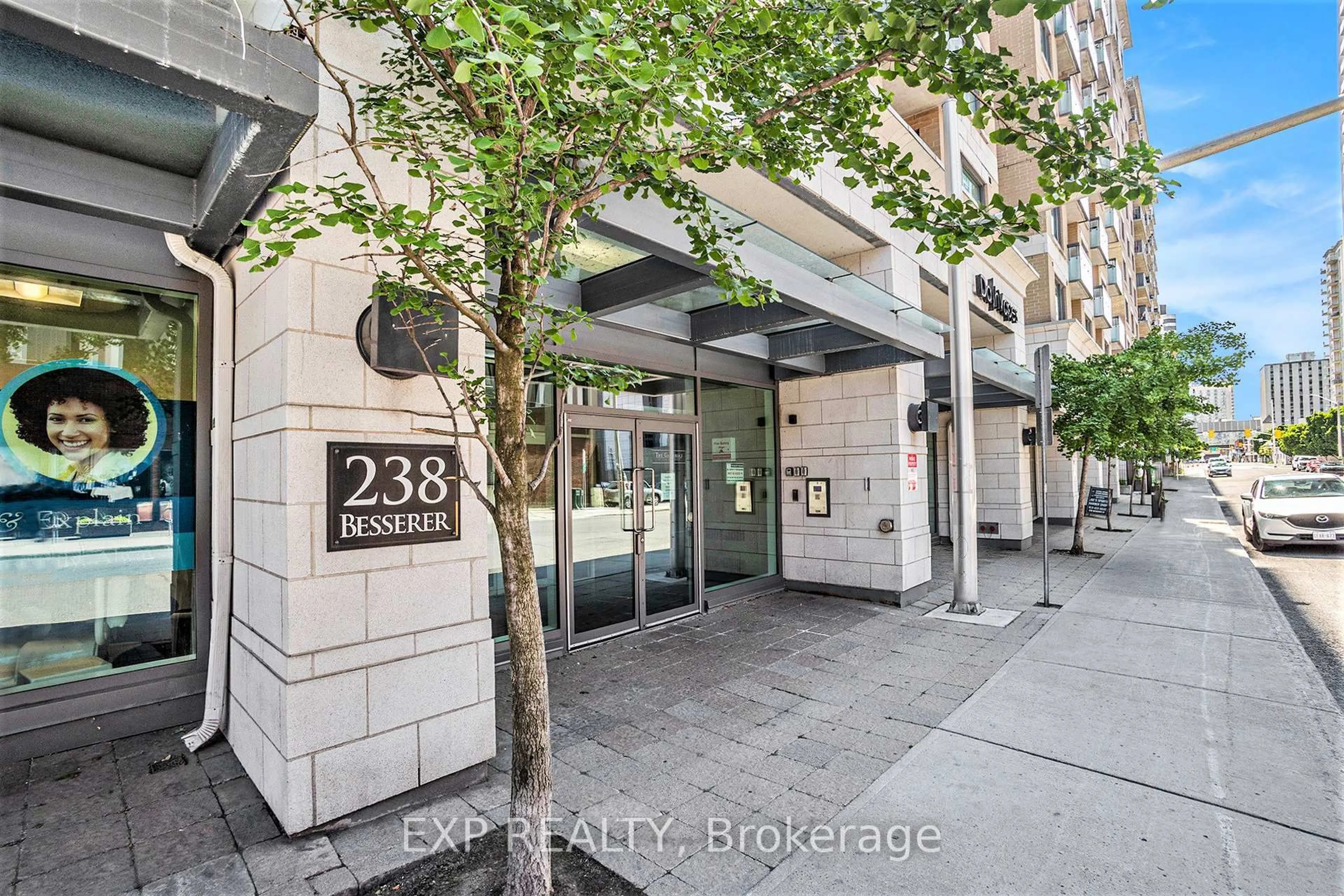 Indoor entryway for 238 Besserer St #609, Ottawa Ontario K1N 6B1