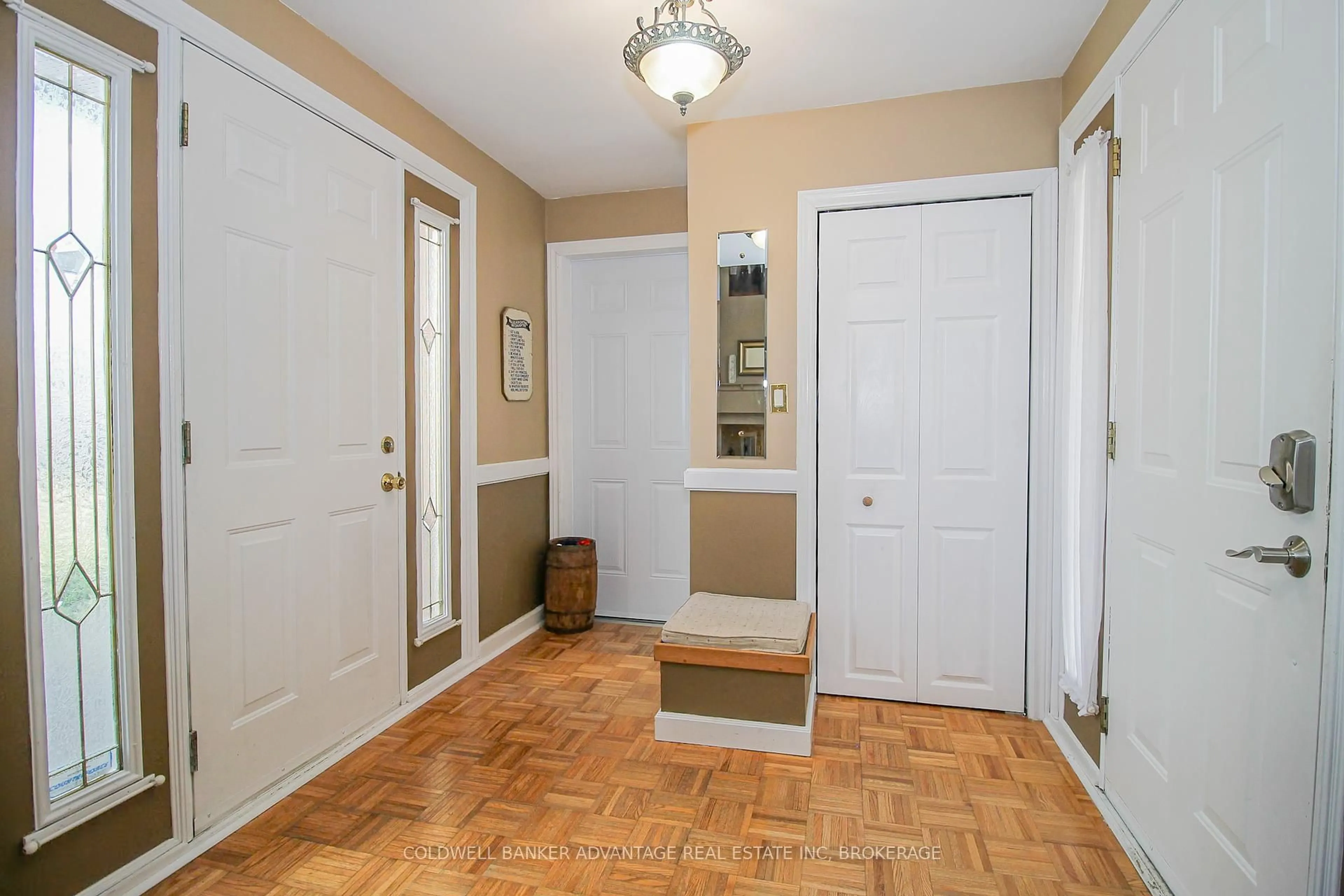 Indoor entryway for 36 Wellbrook Blvd, Welland Ontario L3C 5T4