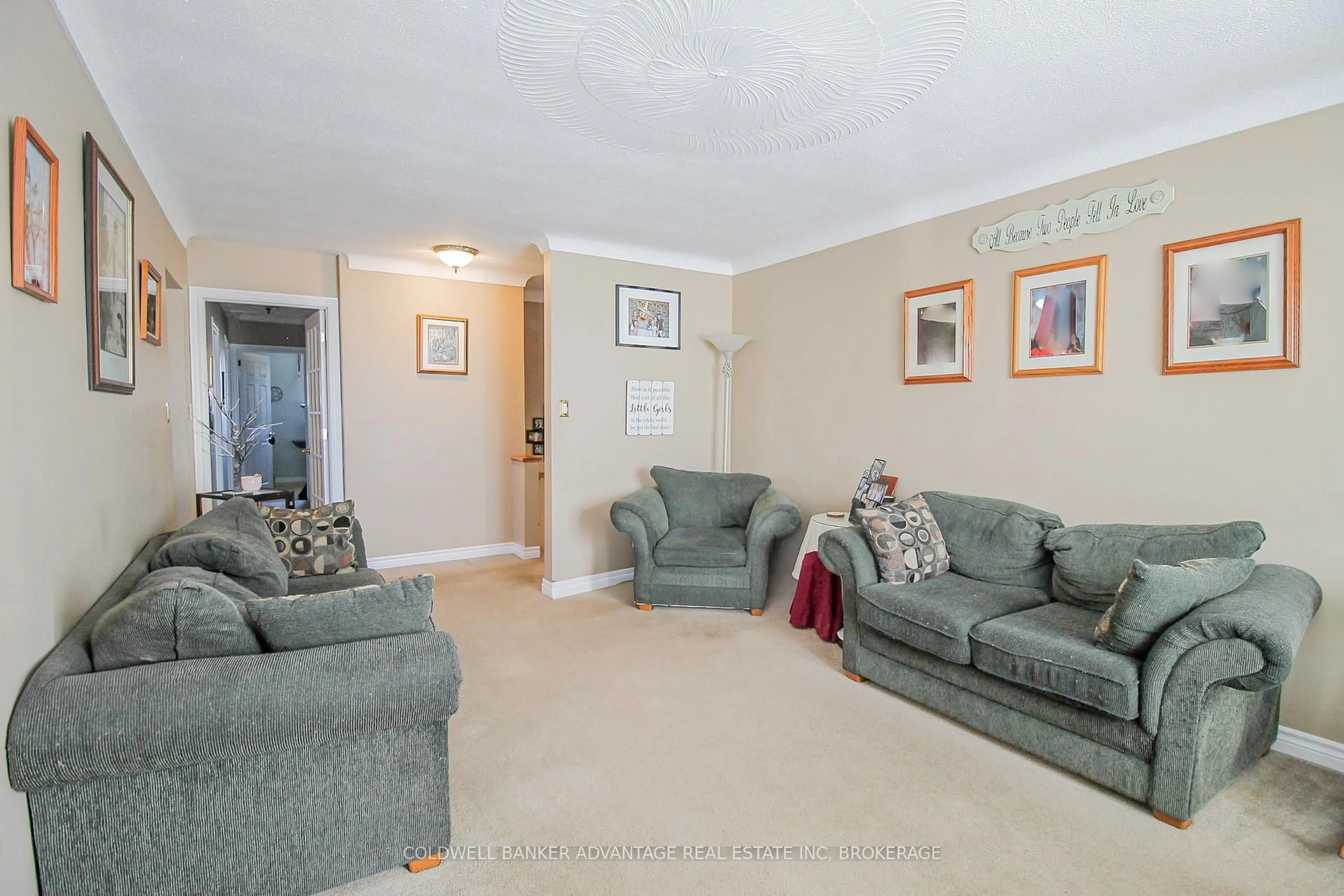 Living room with furniture, unknown for 36 Wellbrook Blvd, Welland Ontario L3C 5T4