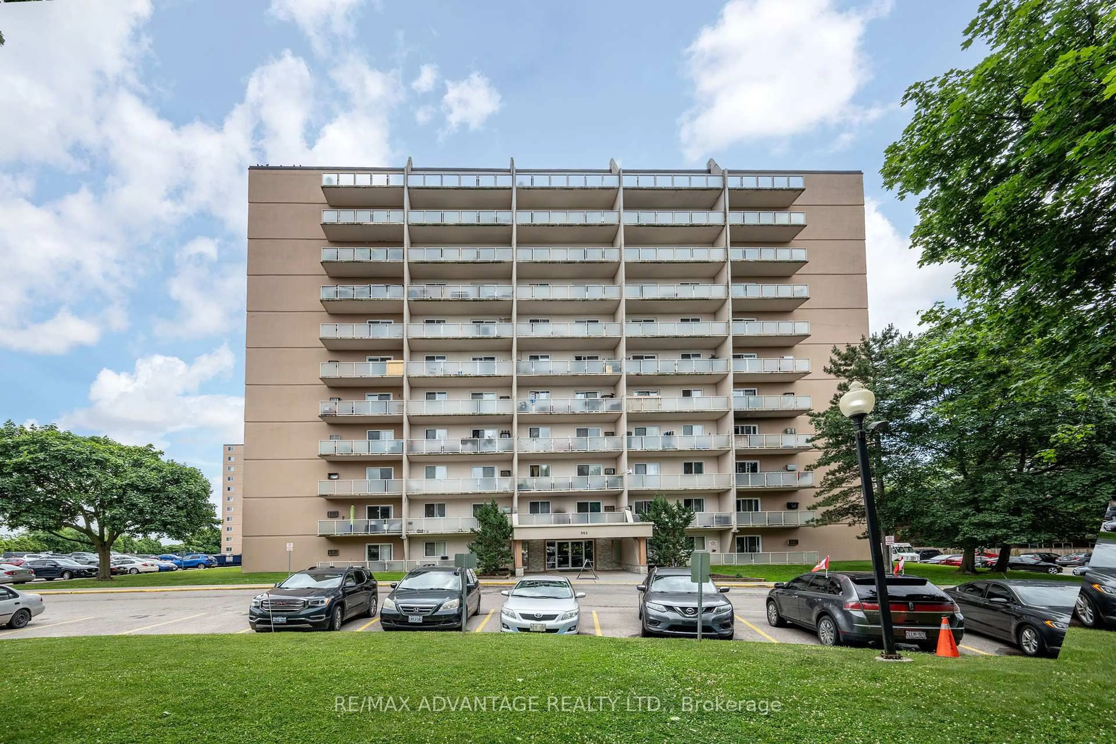 A pic from outside/outdoor area/front of a property/back of a property/a pic from drone, building for 563 Mornington Ave #806, London East Ontario N5Y 4T8