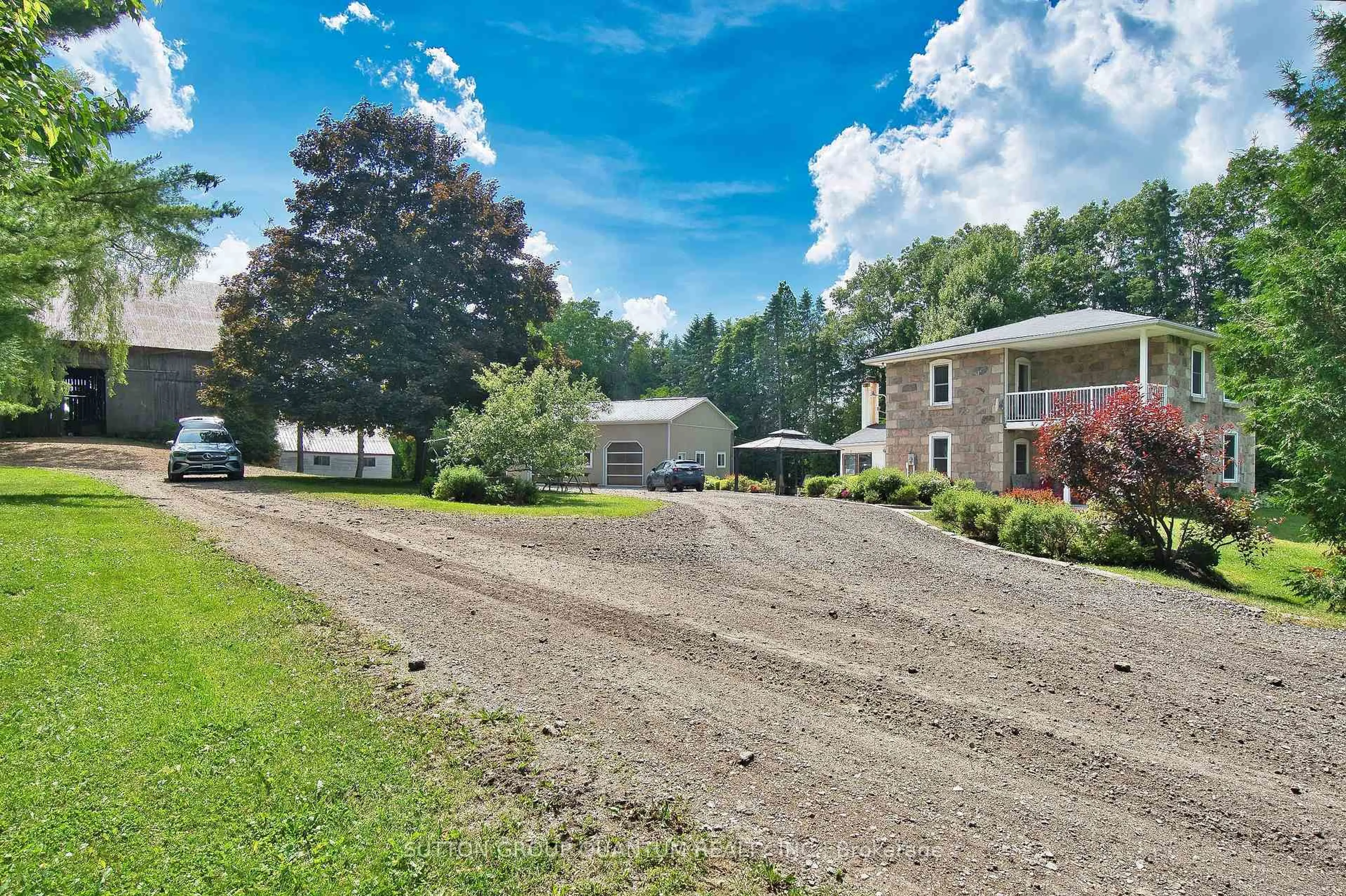 A pic from outside/outdoor area/front of a property/back of a property/a pic from drone, unknown for 5354 Fifth Line, Erin Ontario N0B 1T0