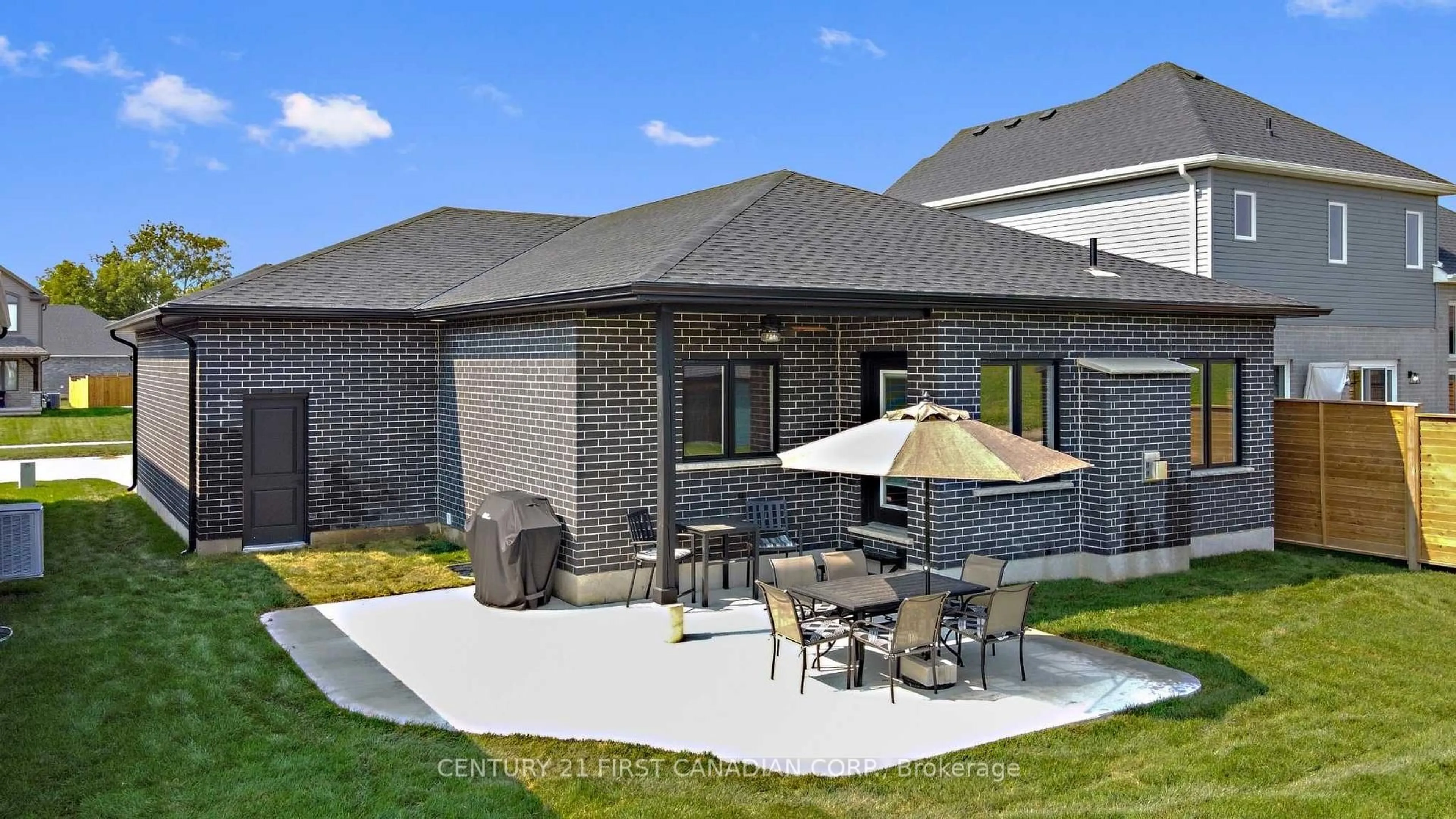 Patio, street for 672 Ketter Way, Plympton-Wyoming Ontario N0N 1T0
