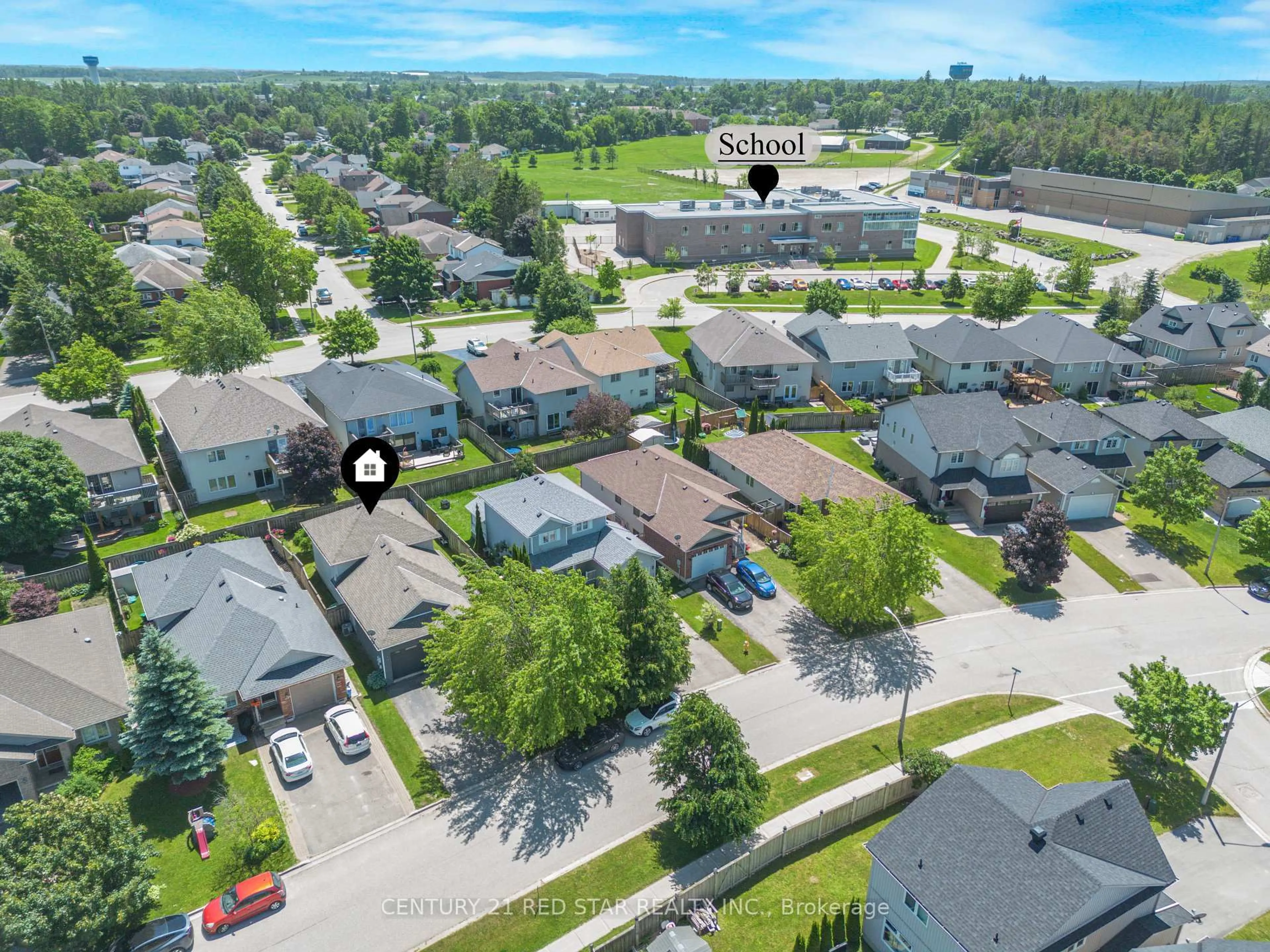 A pic from outside/outdoor area/front of a property/back of a property/a pic from drone, street for 297 Berry St, Shelburne Ontario L0N 1S2