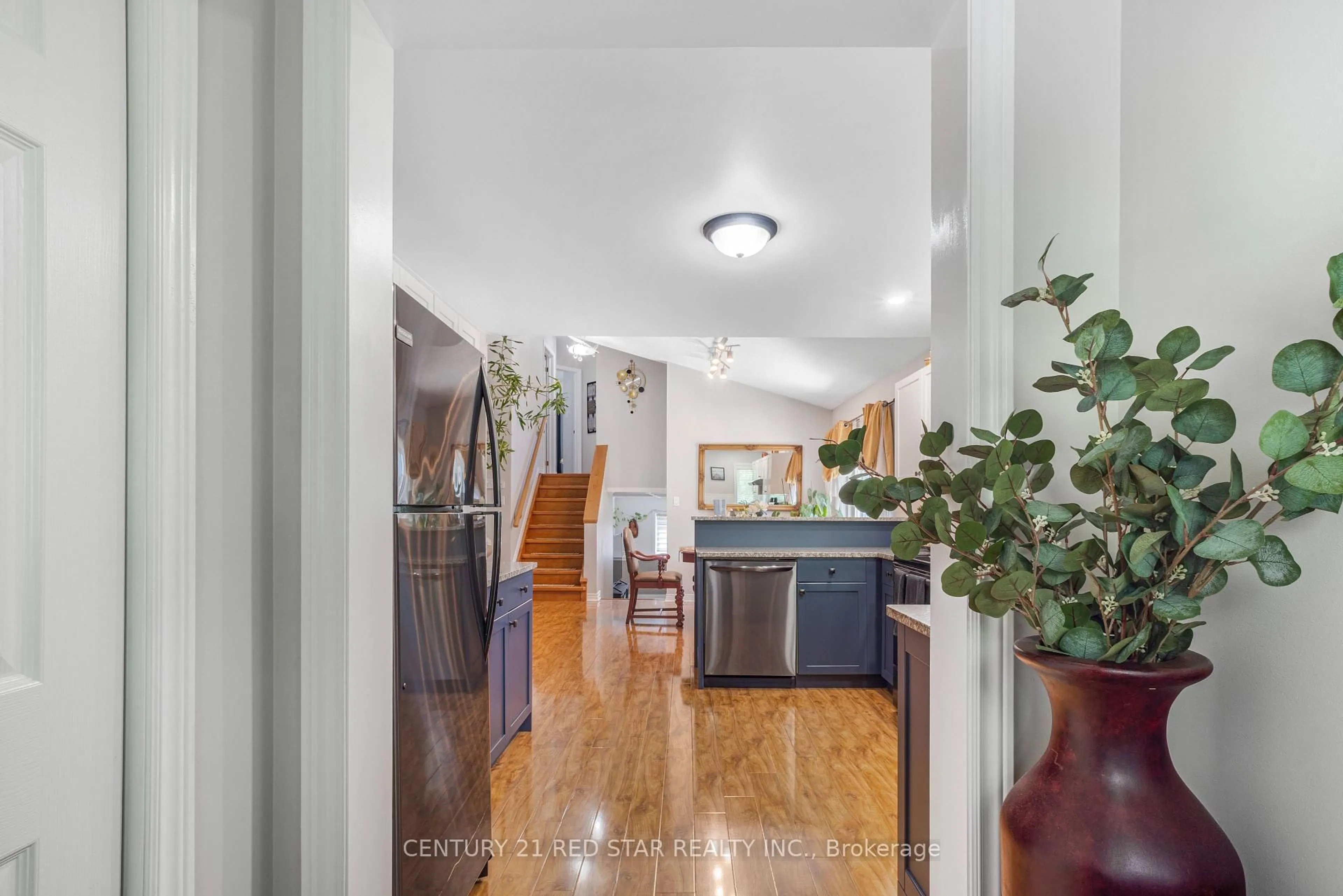 Indoor entryway for 297 Berry St, Shelburne Ontario L0N 1S2