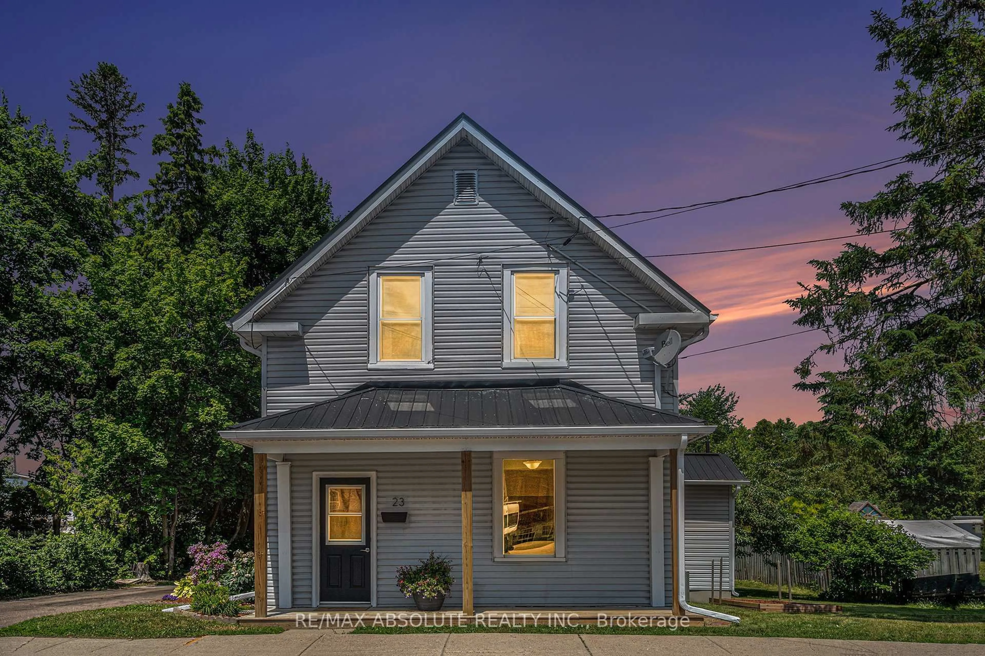 Home with vinyl exterior material, street for 23 Edward St, Arnprior Ontario K7S 2X3