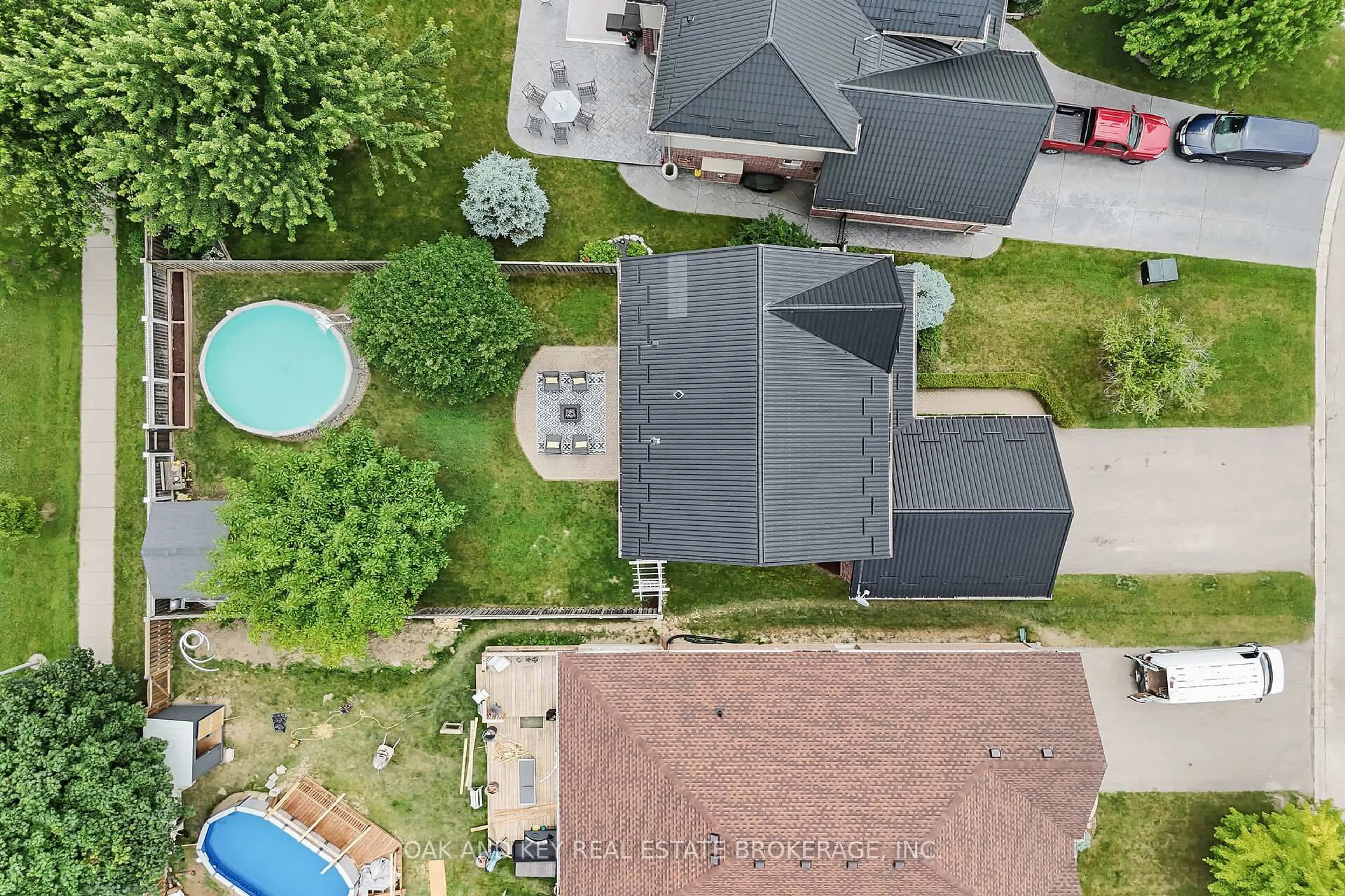 A pic from outside/outdoor area/front of a property/back of a property/a pic from drone, unknown for 90 Woodlily Lane, Middlesex Centre Ontario N0M 2A0