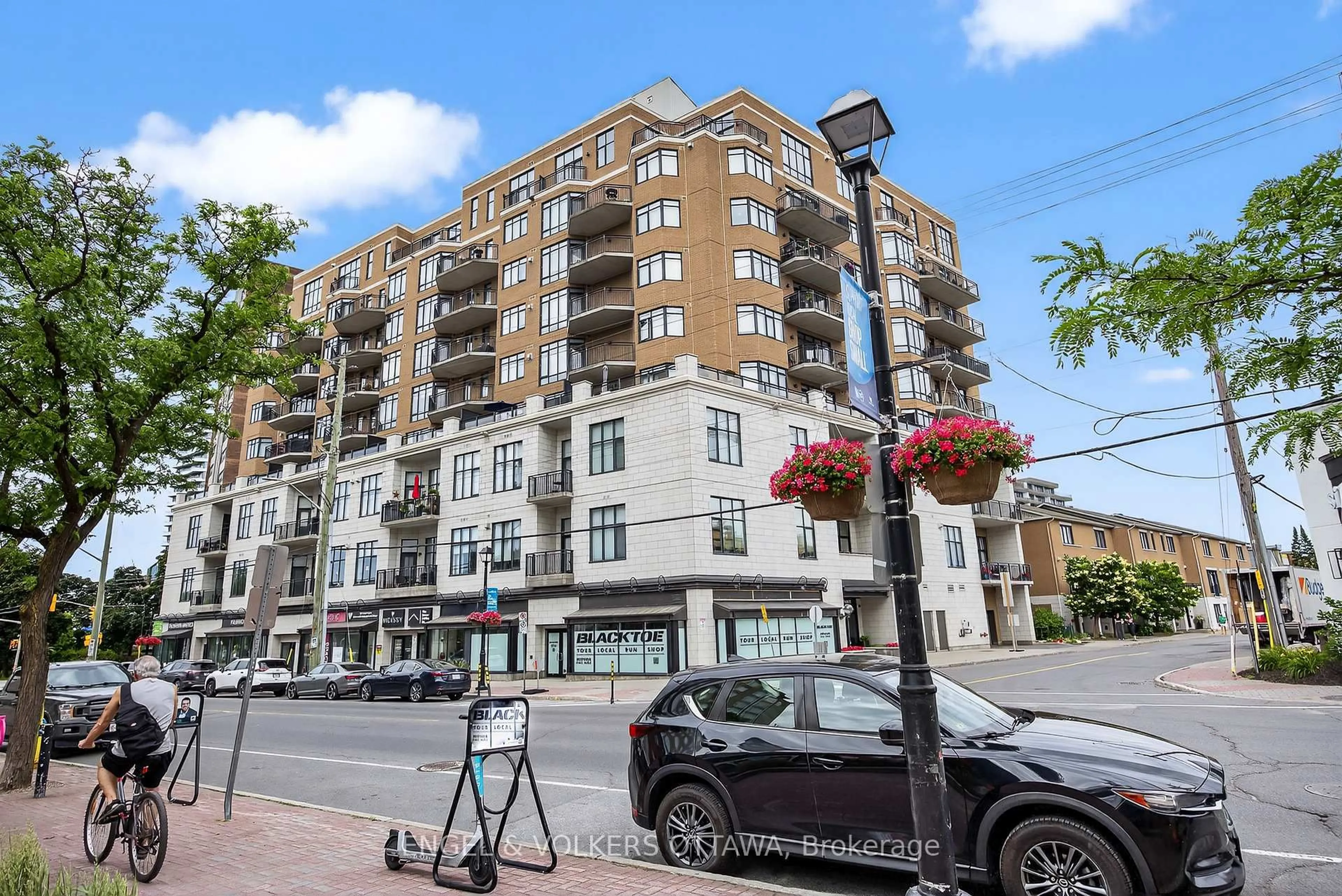 Patio, street for 420 Berkley Ave #404, Ottawa Ontario K2A 4H5