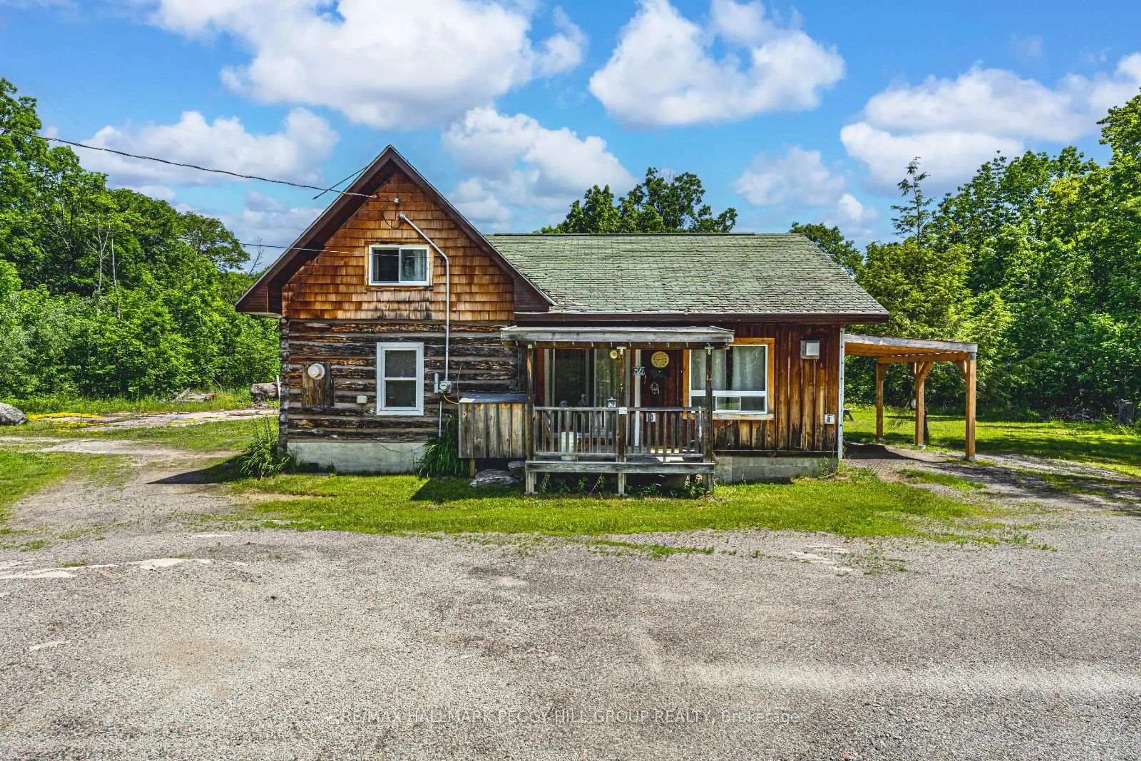 A pic from outside/outdoor area/front of a property/back of a property/a pic from drone, unknown for 94 HIGH St, Georgian Bay Ontario P0C 1H0