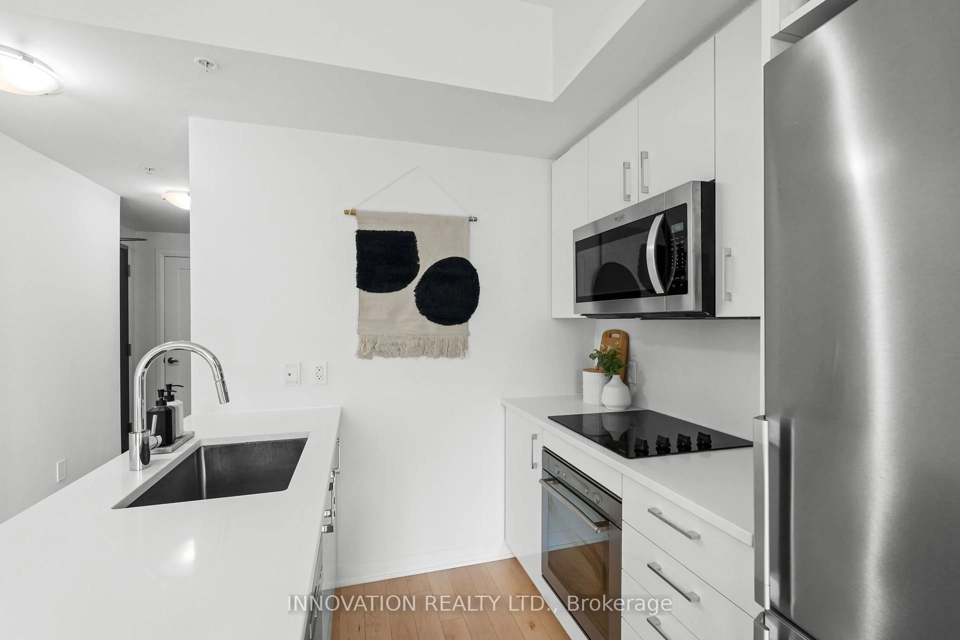 Standard kitchen, ceramic/tile floor for 805 Carling Ave #701, Ottawa Ontario K1S 5W9