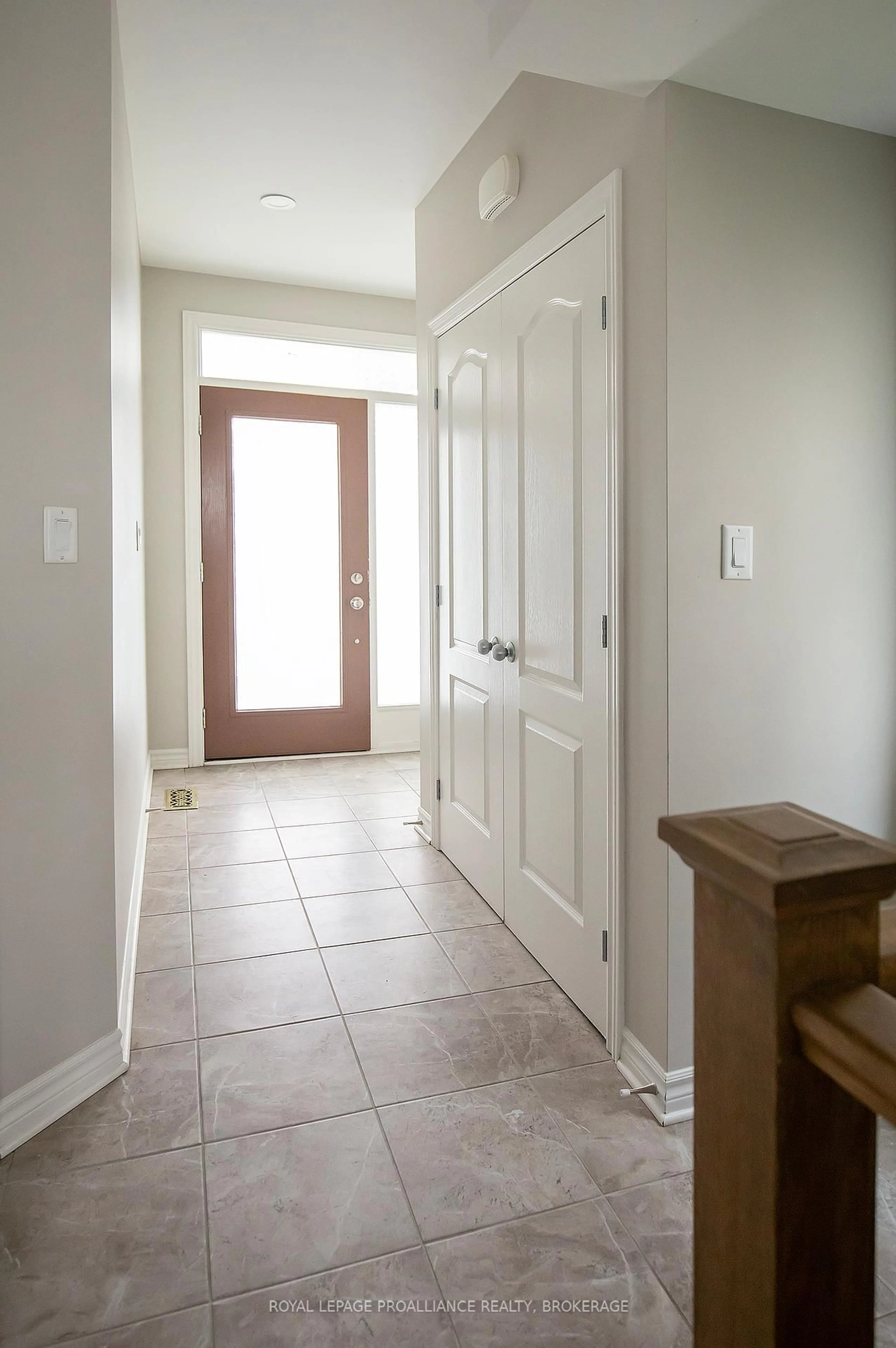 Indoor entryway for 1099 Horizon Dr, Kingston Ontario K7P 0M3