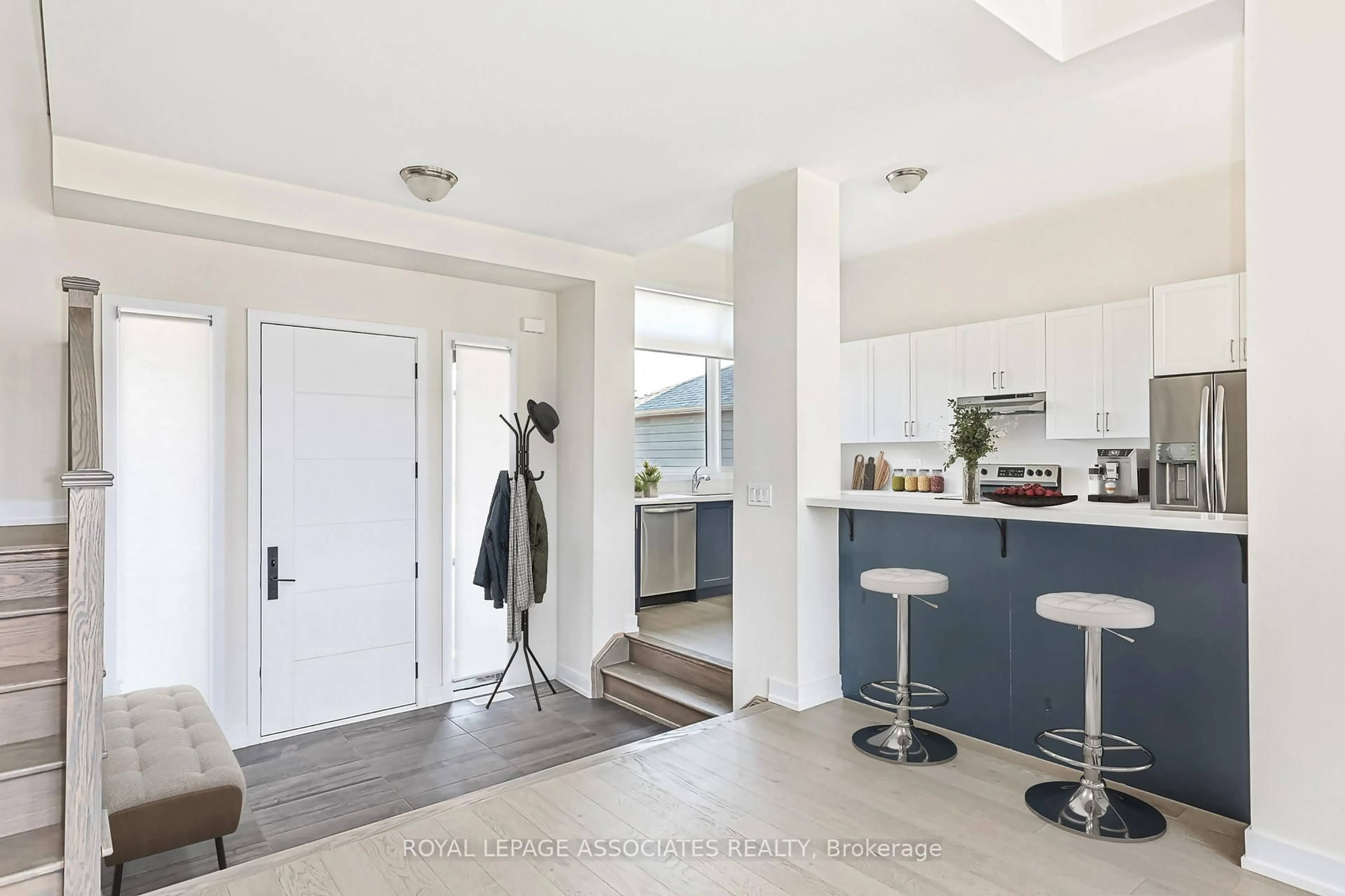 Open concept kitchen, unknown for 111 Cattail Cres, Blue Mountains Ontario L9Y 5J6