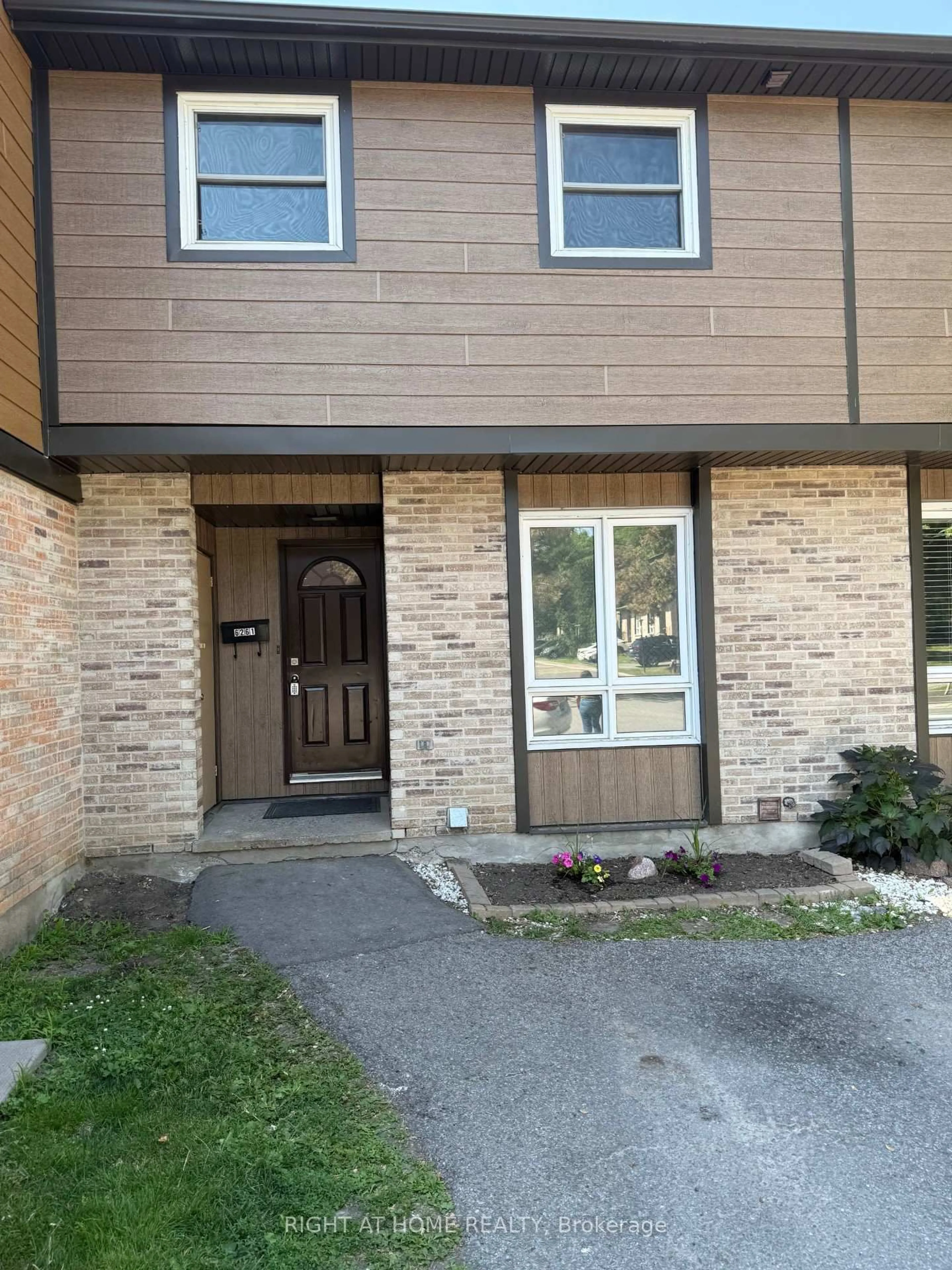 Unknown for 6261 Castille Crt, Ottawa Ontario K1C 1X4