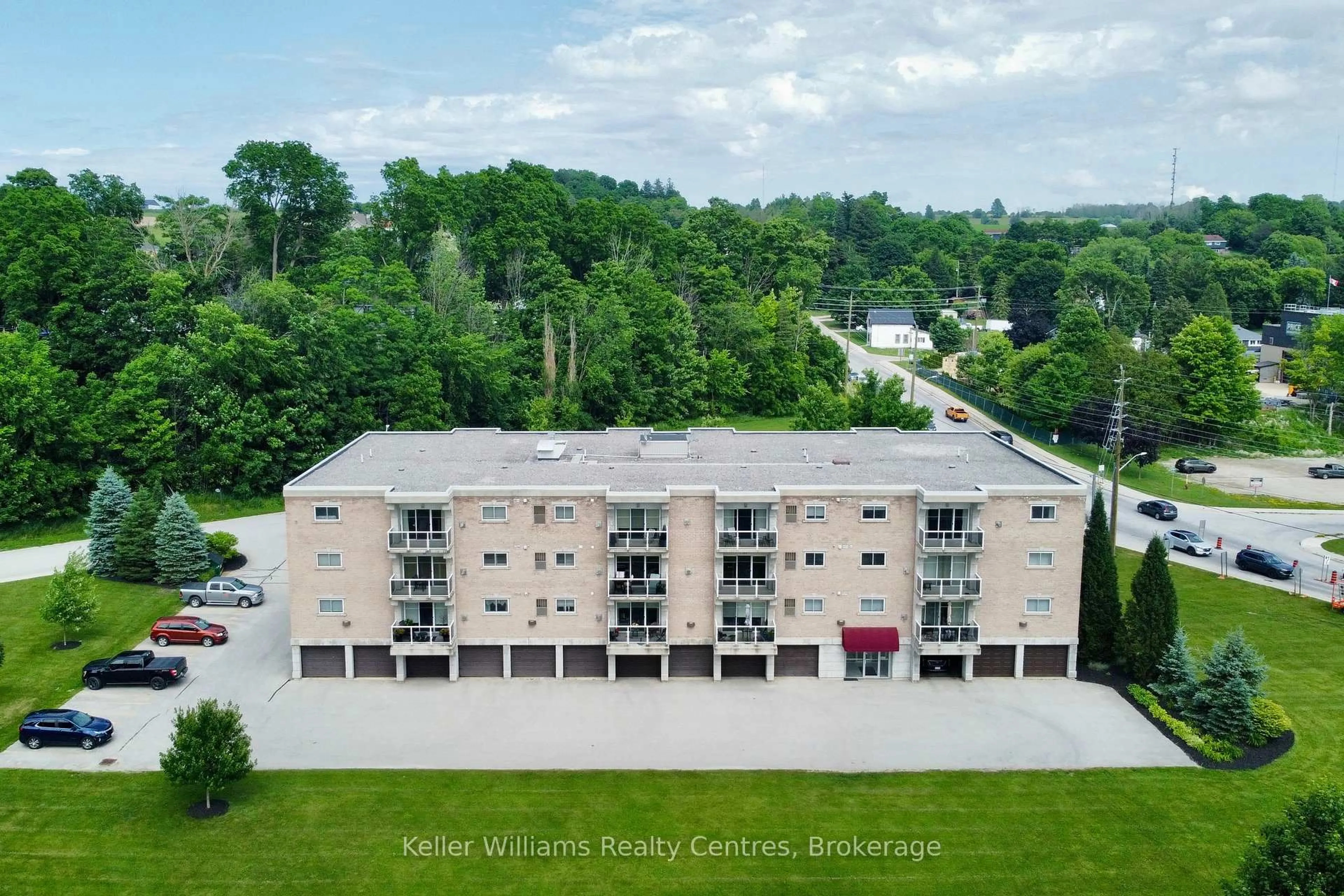 A pic from outside/outdoor area/front of a property/back of a property/a pic from drone, building for 85 William St #307, Brockton Ontario N0G 2V0