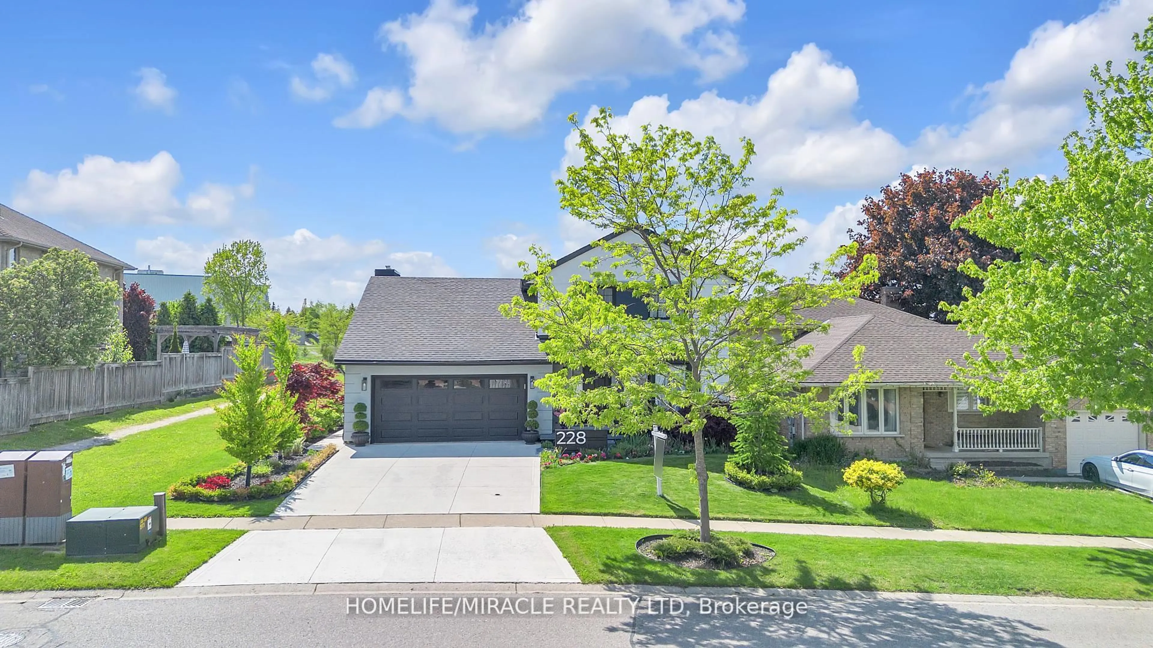 A pic from outside/outdoor area/front of a property/back of a property/a pic from drone, street for 228 Ferguson Dr, Woodstock Ontario N4V 1A6