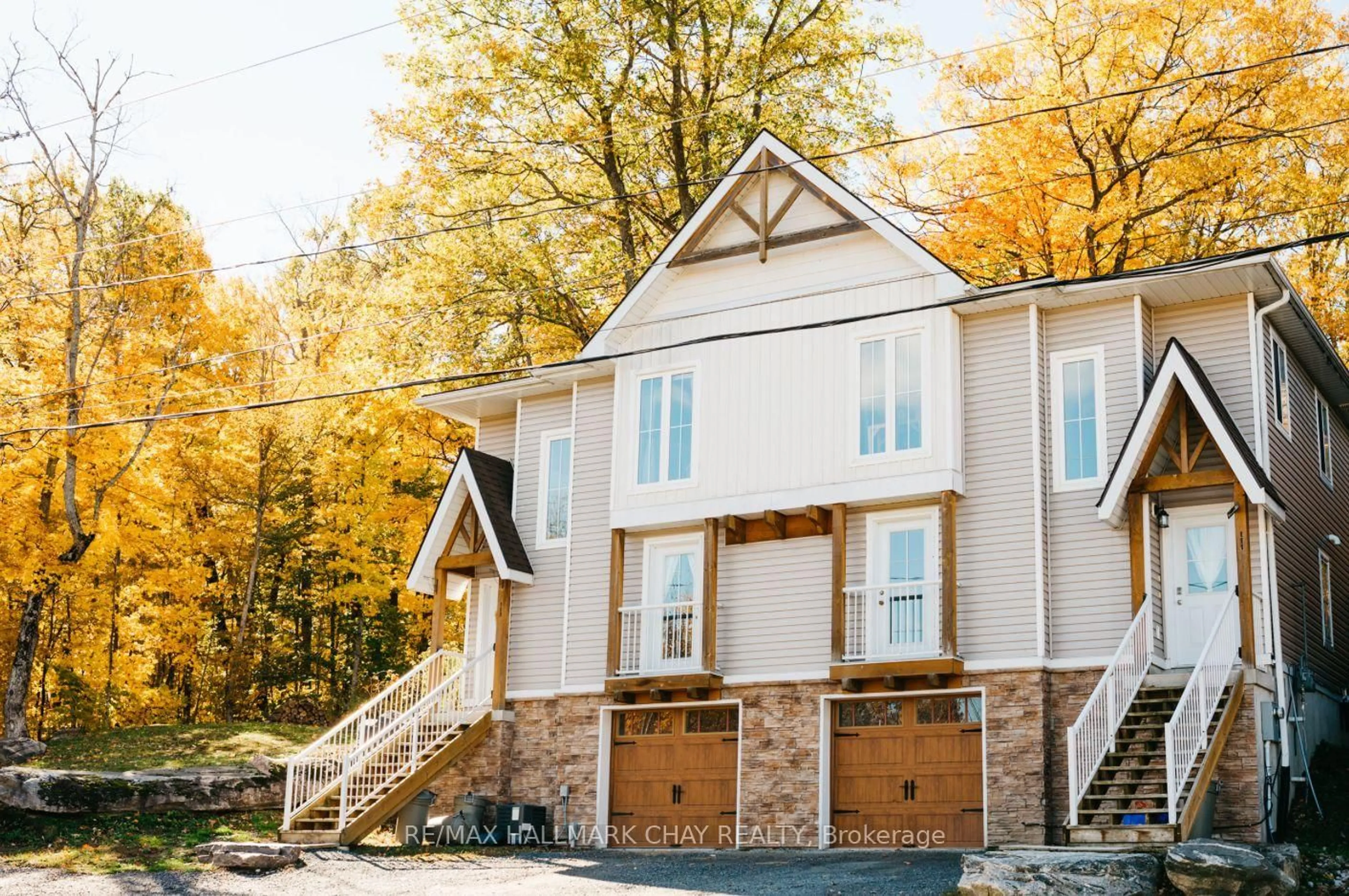 Home with vinyl exterior material, unknown for 111 Revell St, Gravenhurst Ontario P1P 0E3
