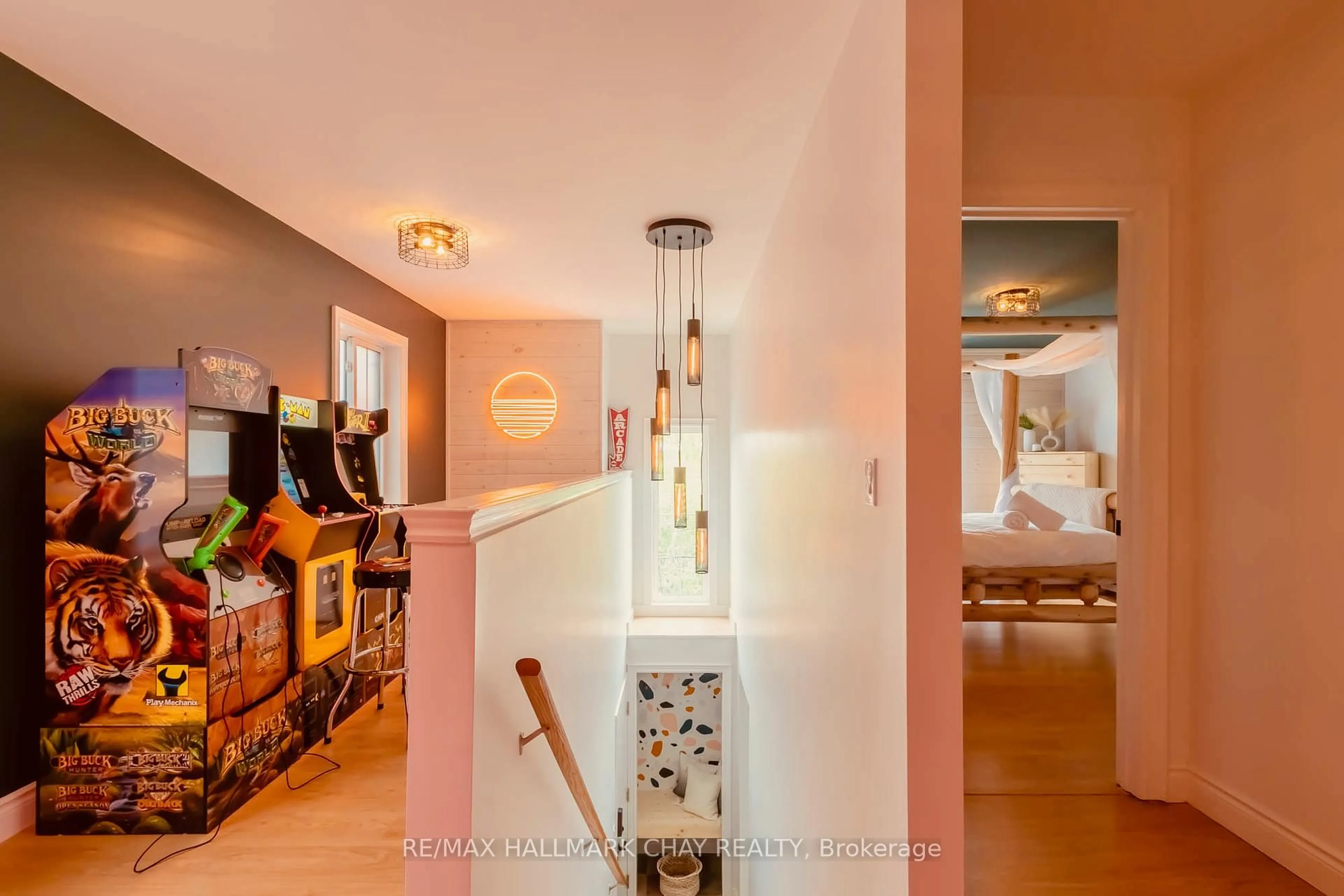 Indoor entryway for 111 Revell St, Gravenhurst Ontario P1P 0E3