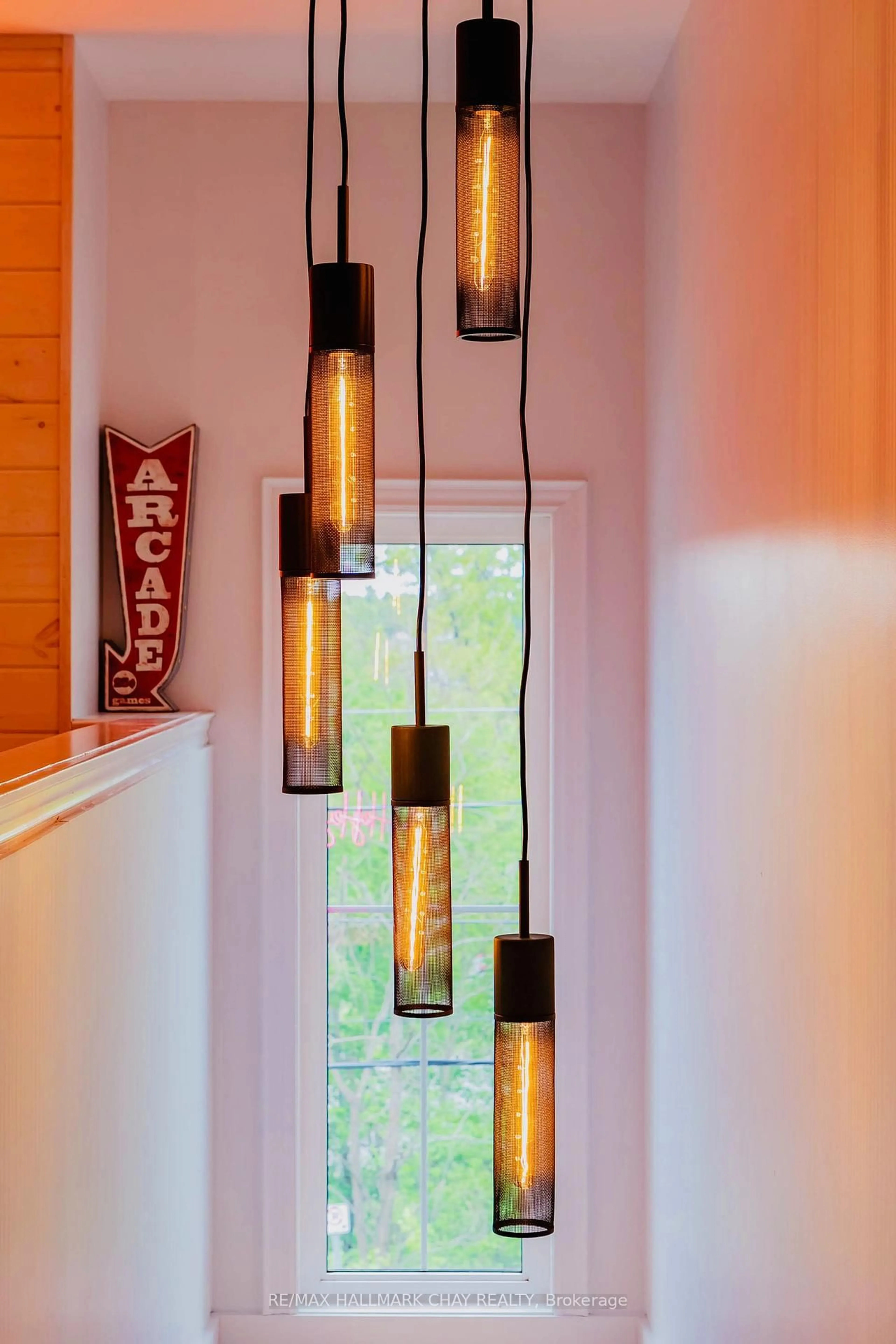 Indoor entryway for 111 Revell St, Gravenhurst Ontario P1P 0E3