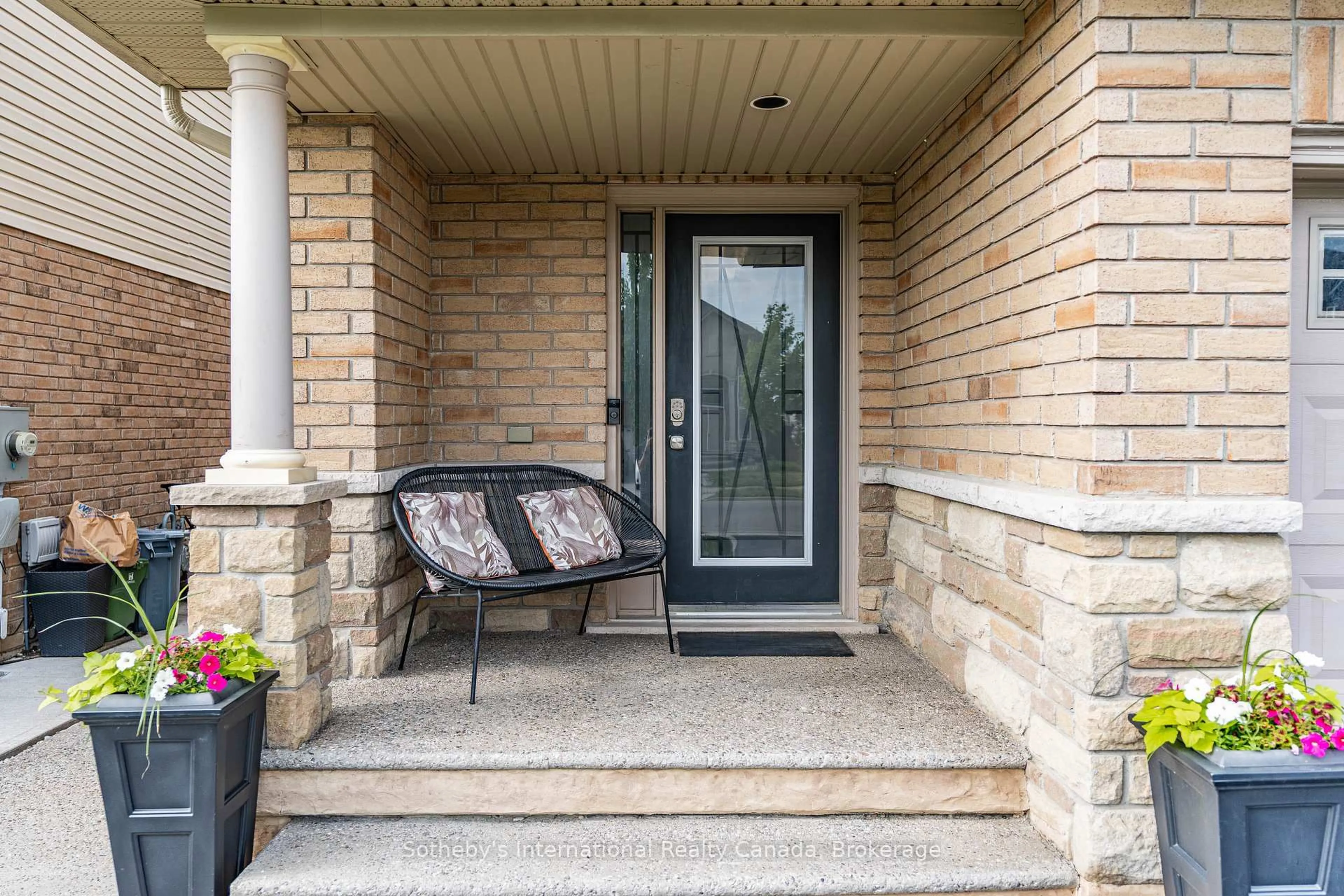 Indoor entryway for 356 Pinehill Dr, Hamilton Ontario L0R 1P0