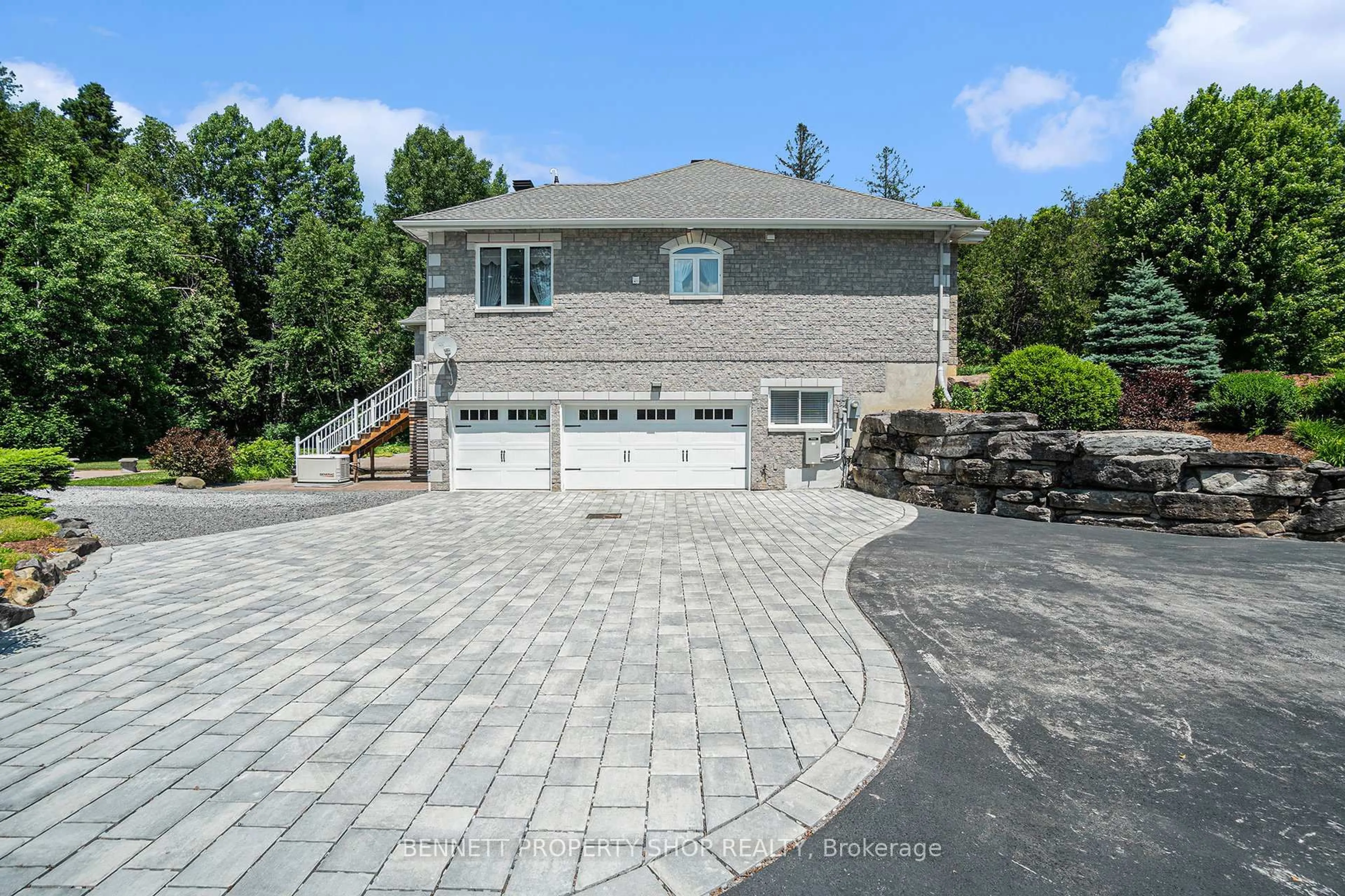 A pic from outside/outdoor area/front of a property/back of a property/a pic from drone, street for 17 Panandrick View Dr, Ottawa Ontario K2W 1A5