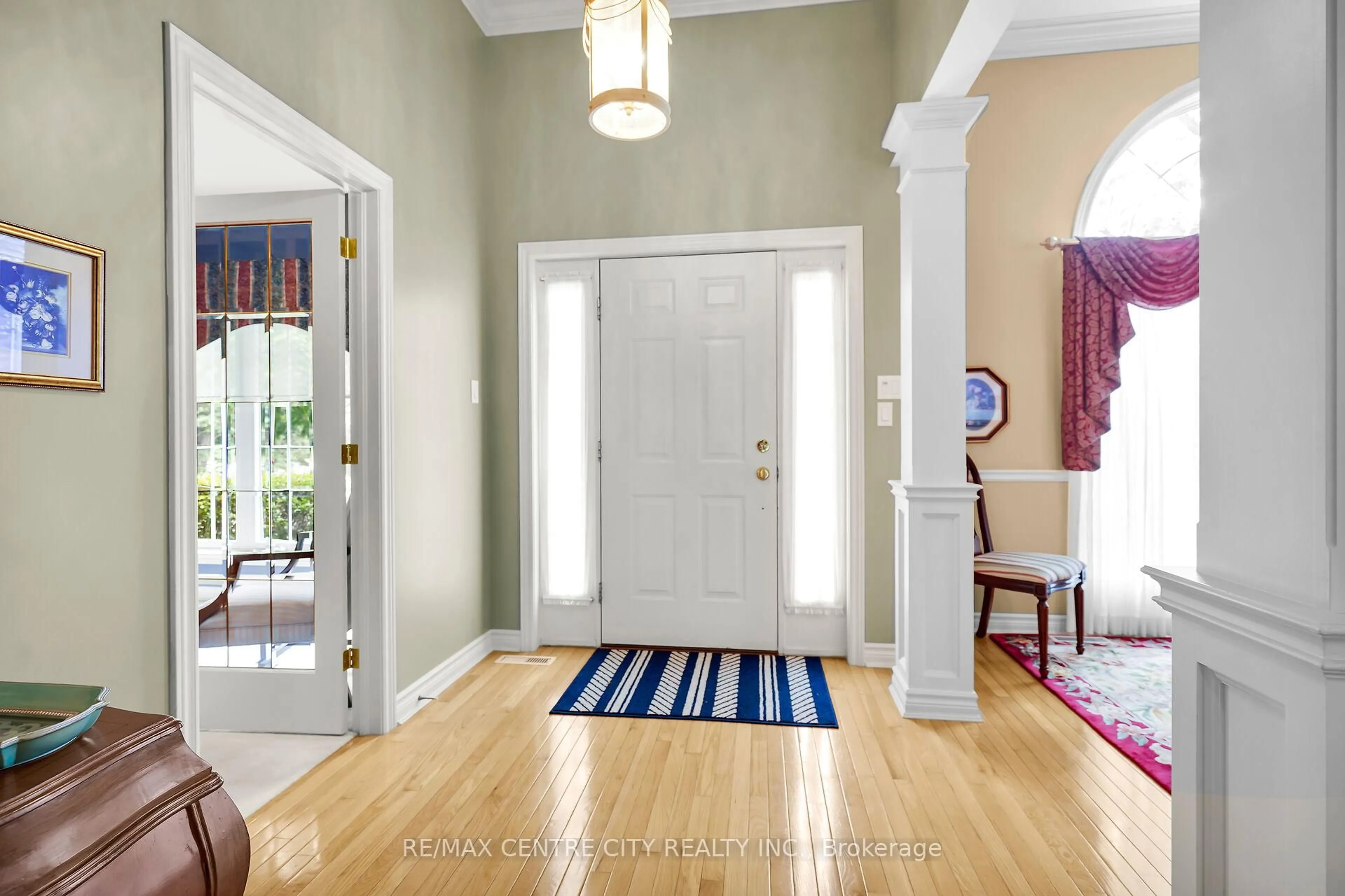 Indoor entryway for 36 Tallwood Circ, London North Ontario N5X 2S1