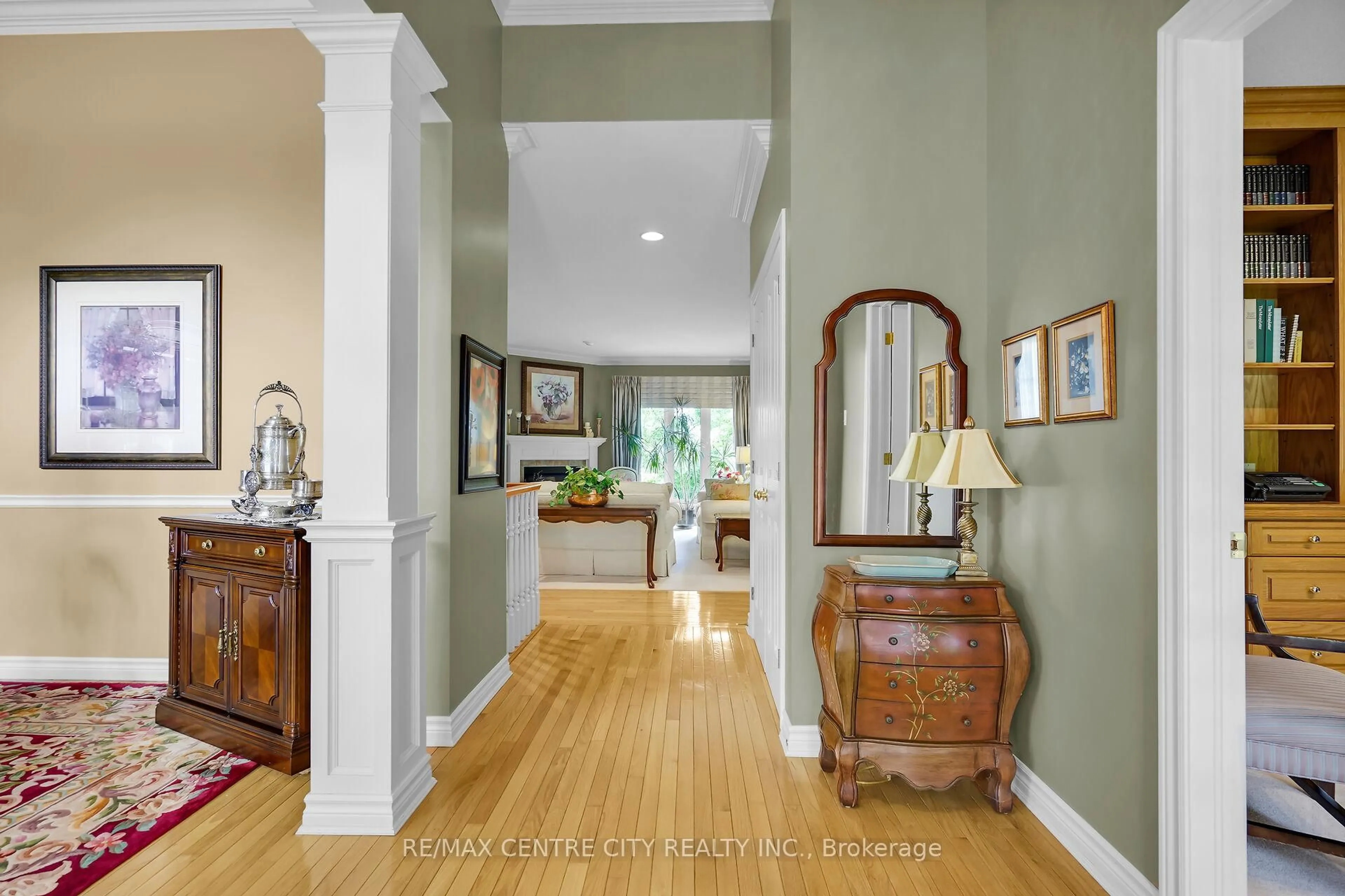 Indoor entryway for 36 Tallwood Circ, London North Ontario N5X 2S1