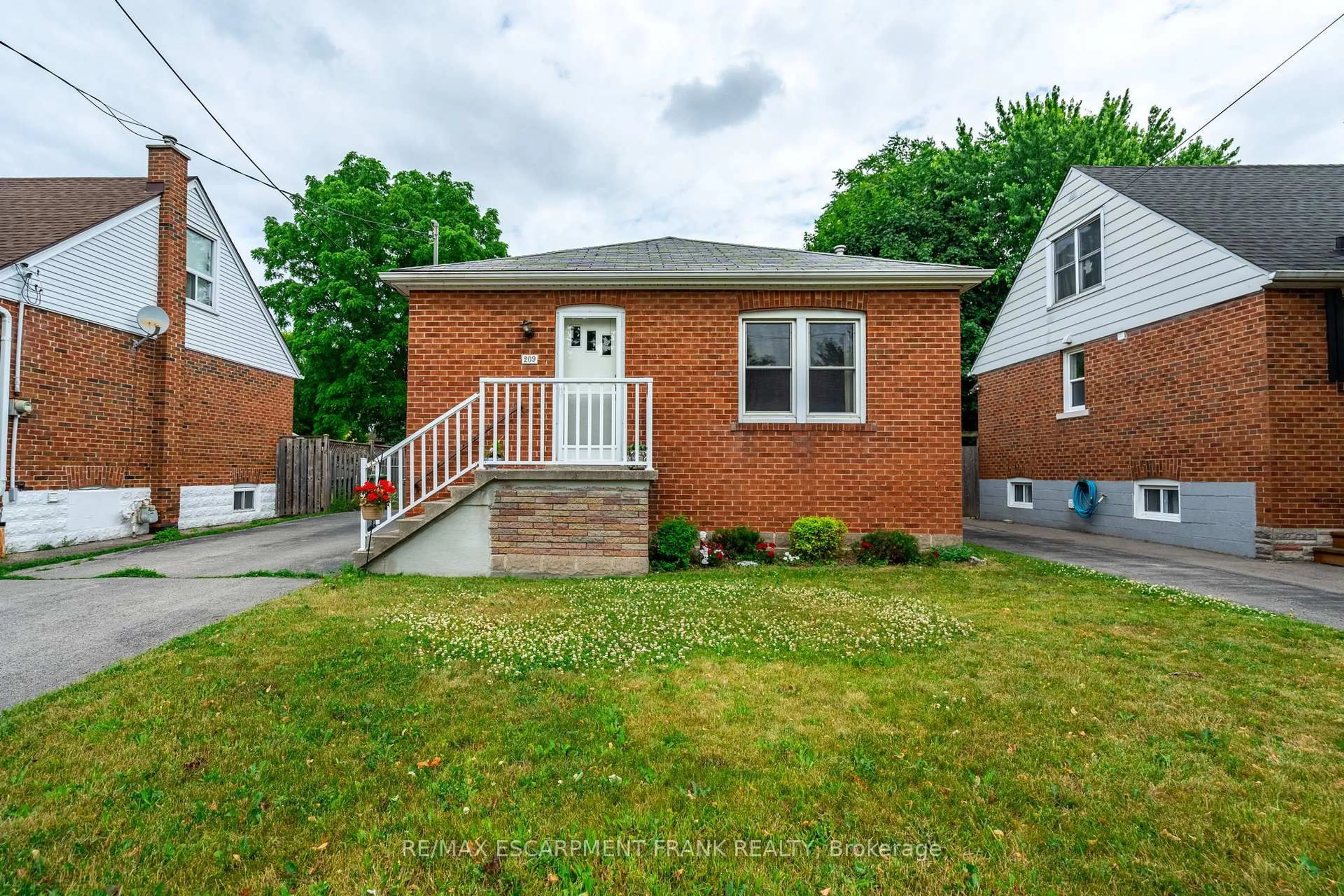 Home with brick exterior material, street for 209 EAST 13TH St, Hamilton Ontario L9A 3Z6