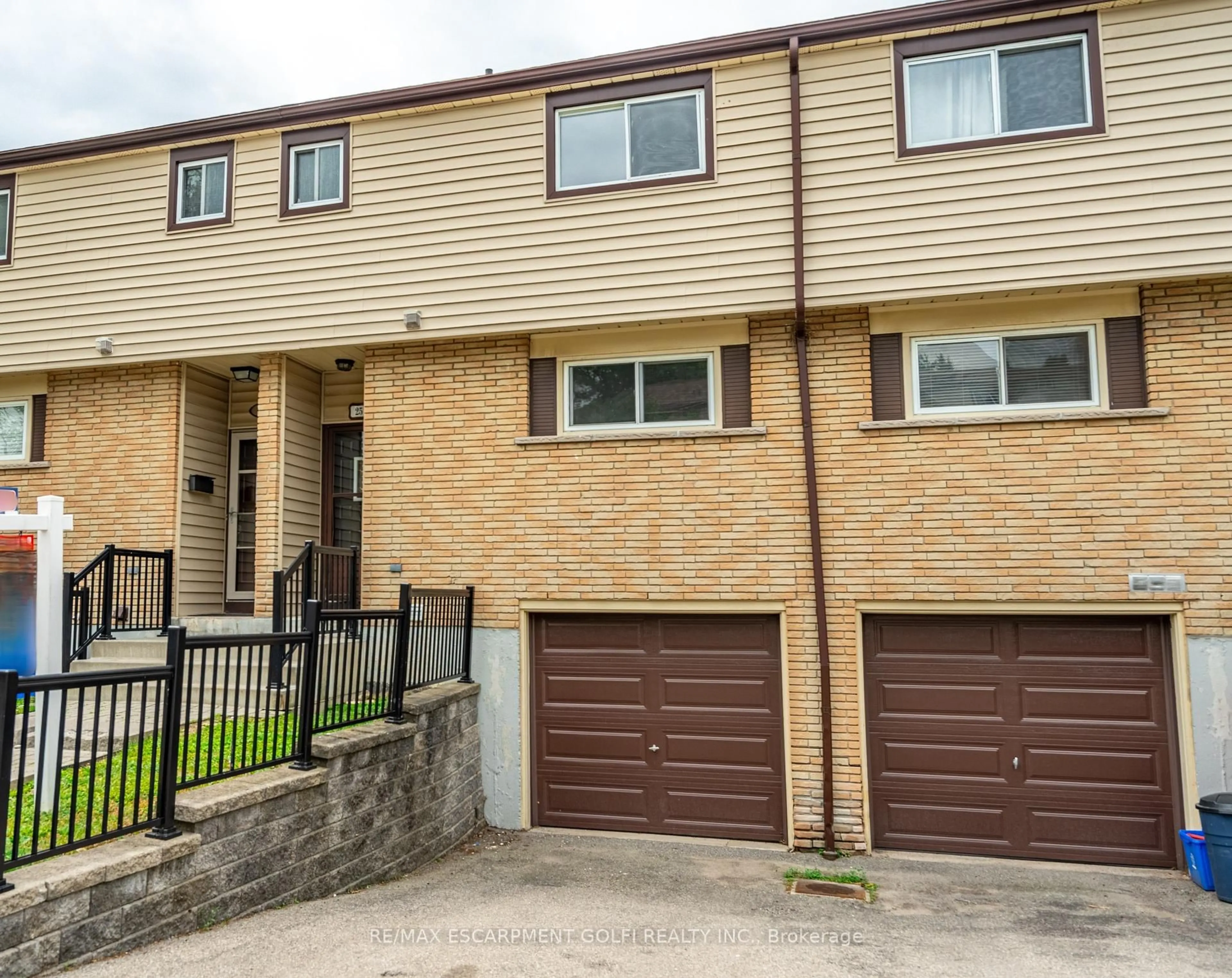 Unknown for 1550 Garth St #25A, Hamilton Ontario L9B 1T3