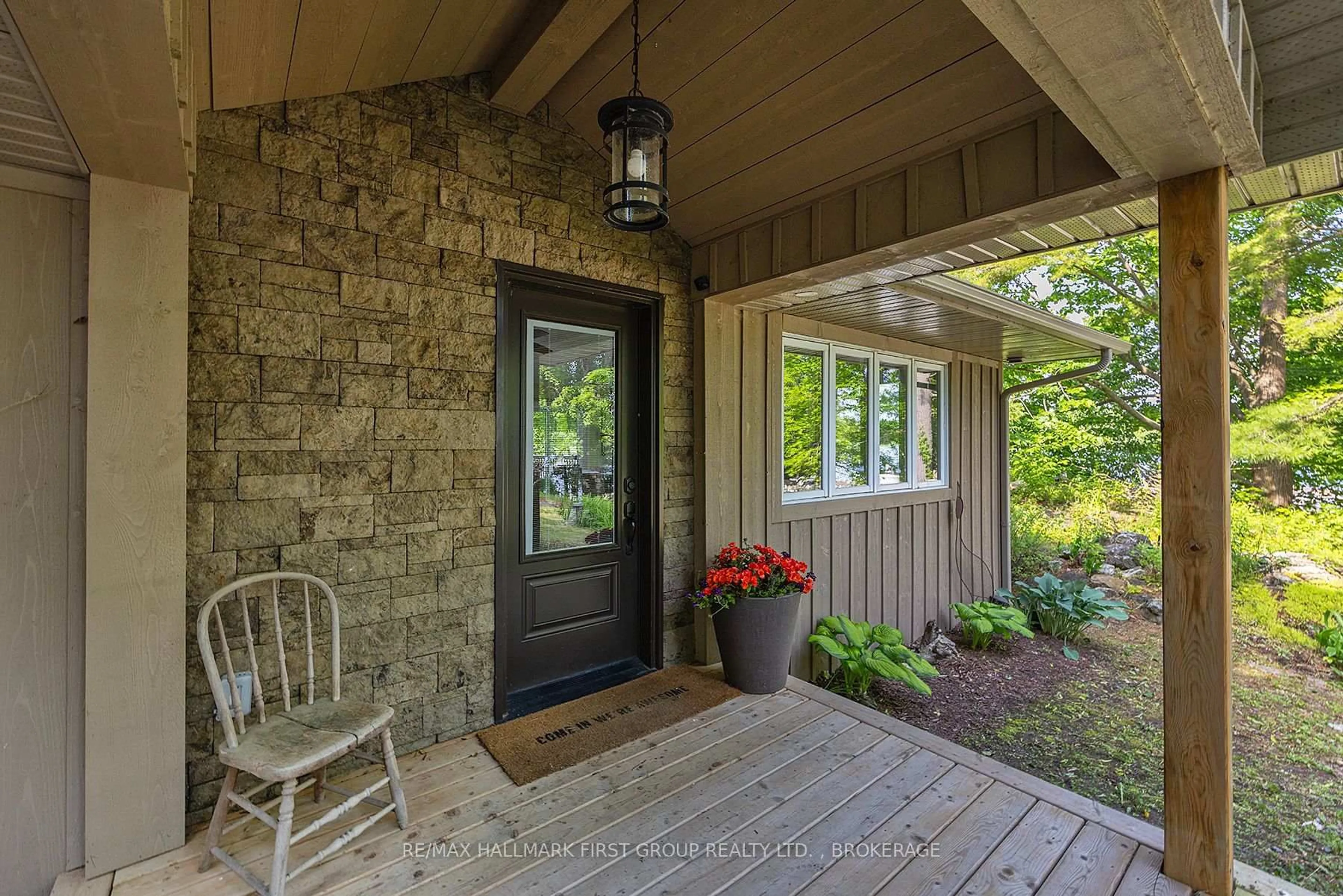 Indoor entryway for 822 Allina Lane, Leeds and the Thousand Islands Ontario K0H 2N0