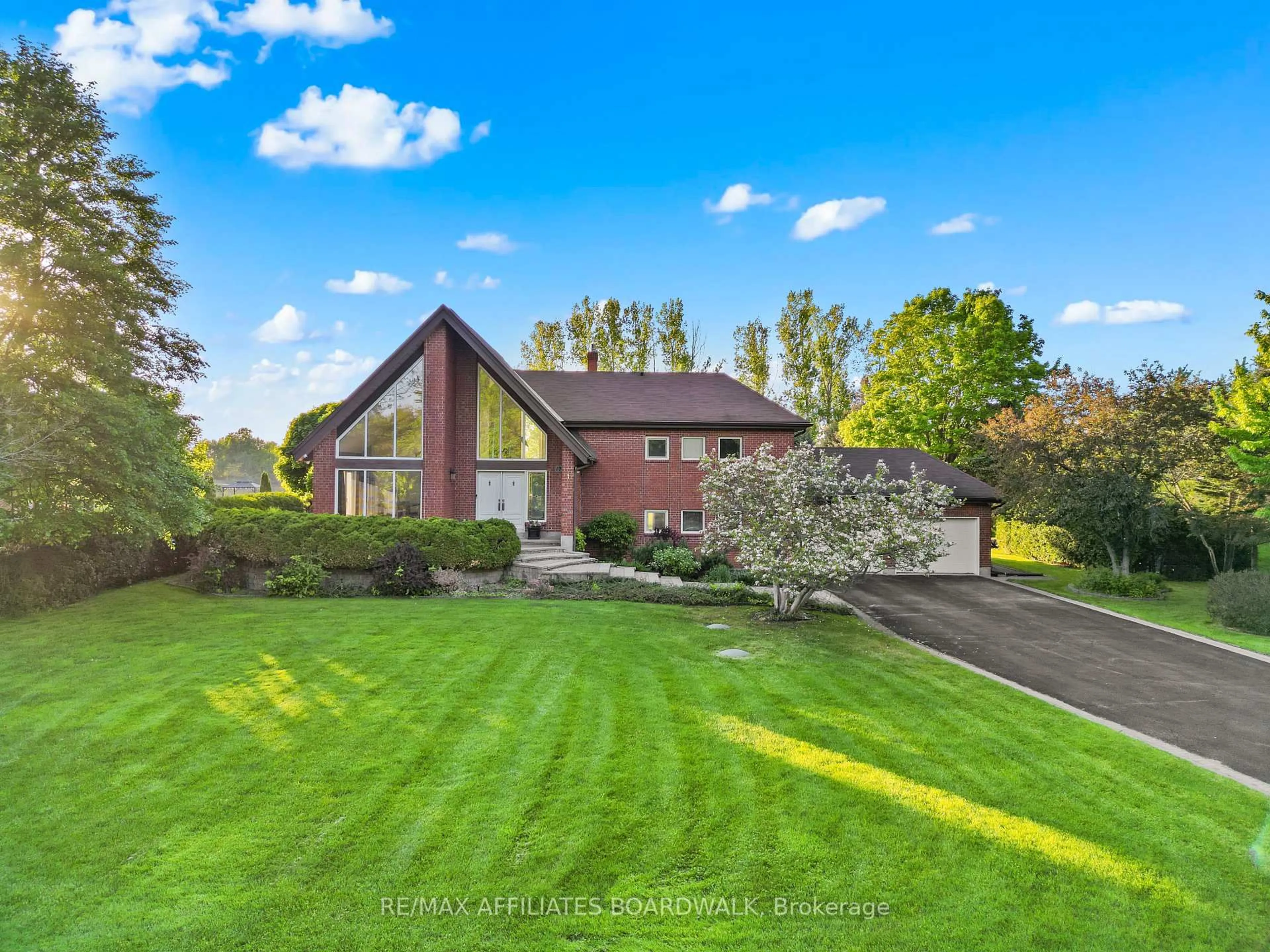 A pic from outside/outdoor area/front of a property/back of a property/a pic from drone, unknown for 1700 Lakeshore Dr, Greely Ontario K4P 1H1