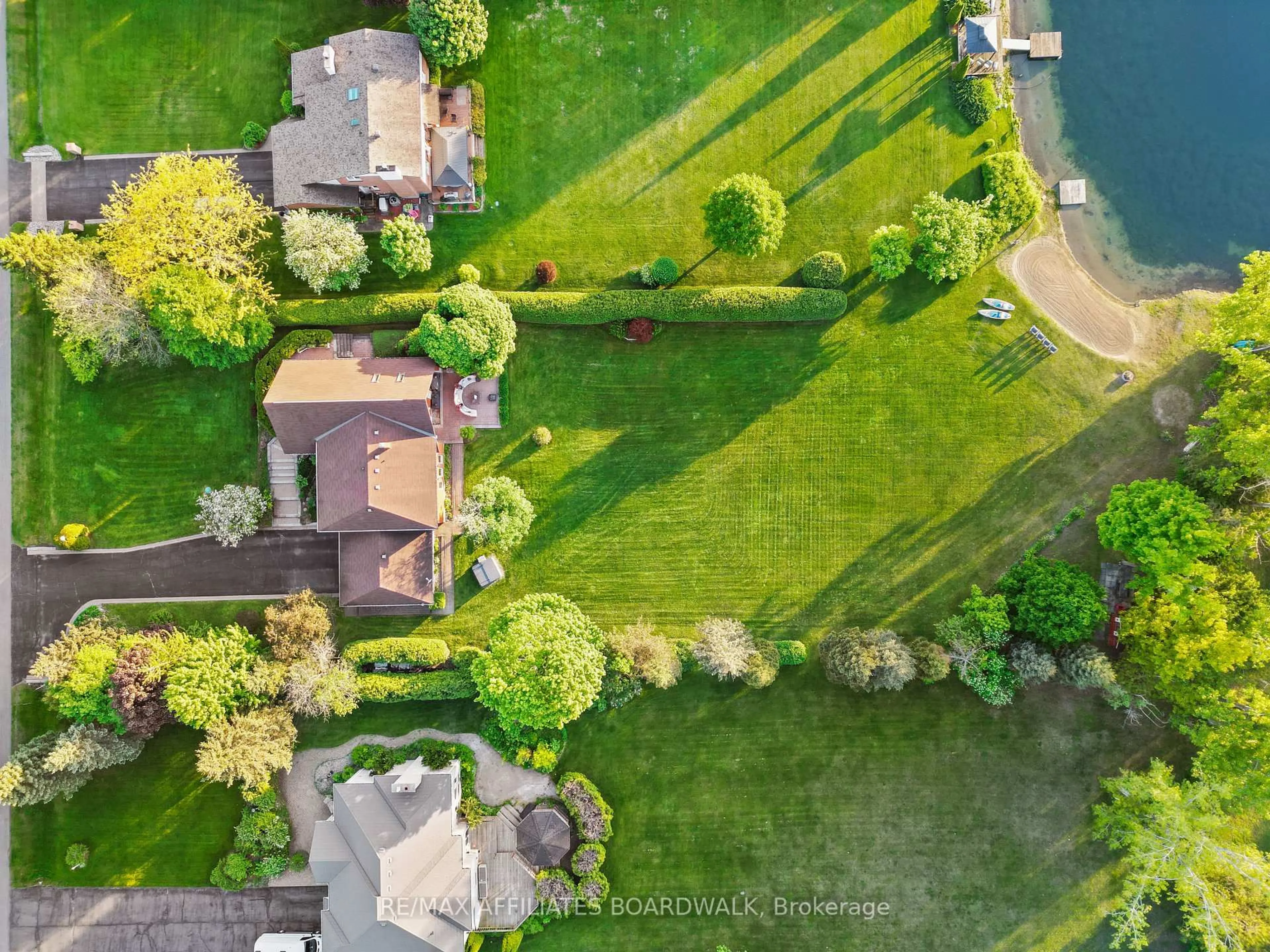 A pic from outside/outdoor area/front of a property/back of a property/a pic from drone, unknown for 1700 Lakeshore Dr, Greely Ontario K4P 1H1