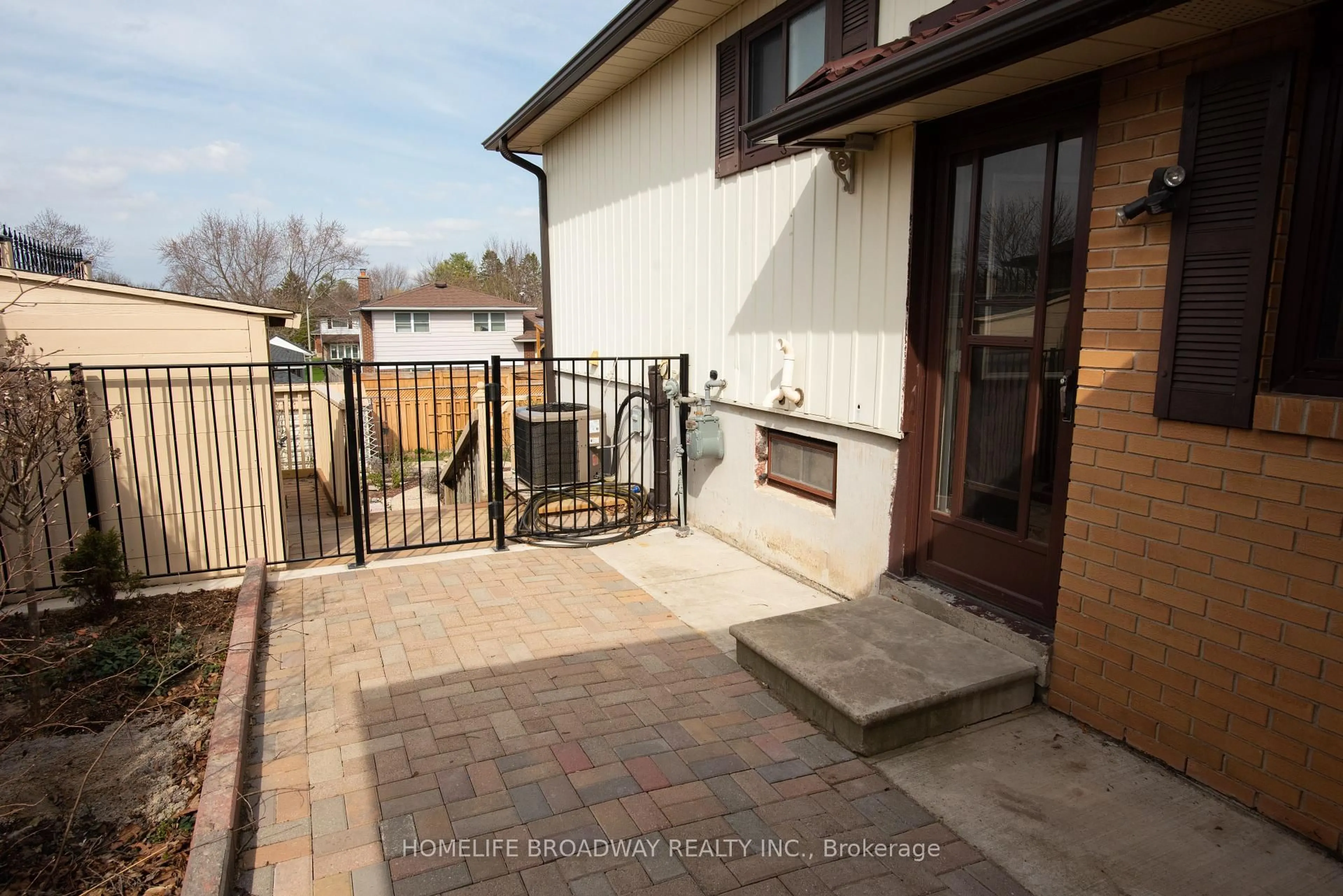 Patio, street for 126 Hazelglen Dr, Kitchener Ontario N2M 2E5