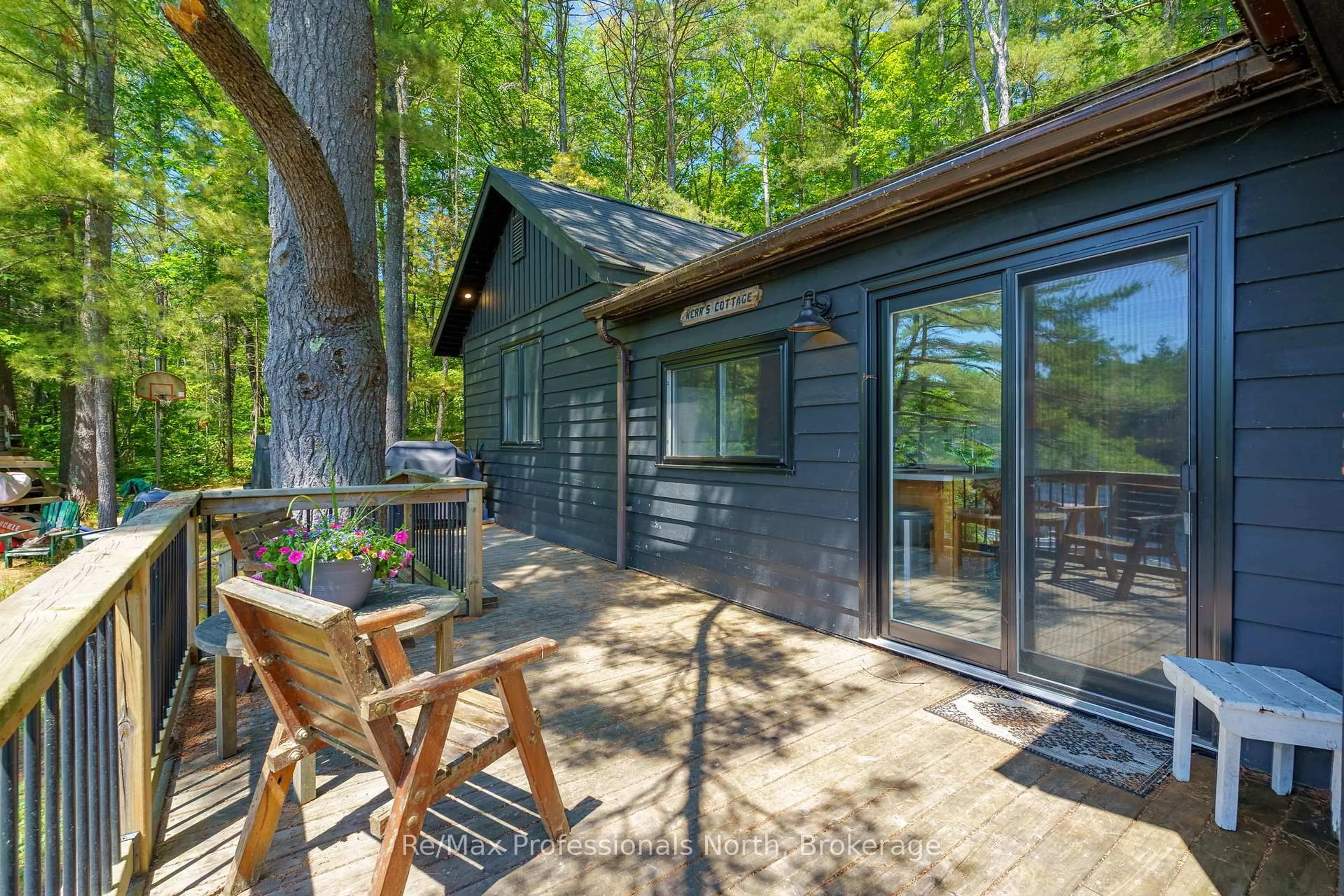 Patio, forest/trees view for 61 Island 26LM Island, Gravenhurst Ontario P1P 1R2