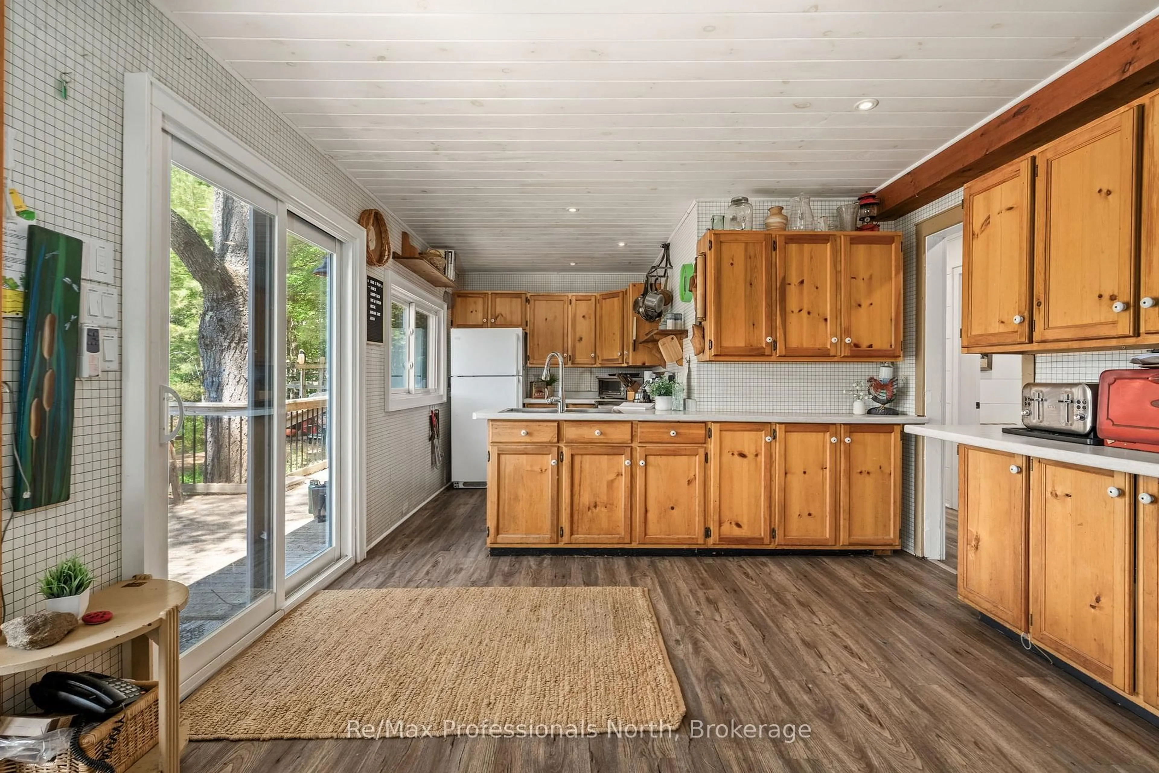 Open concept kitchen, unknown for 61 Island 26LM Island, Gravenhurst Ontario P1P 1R2