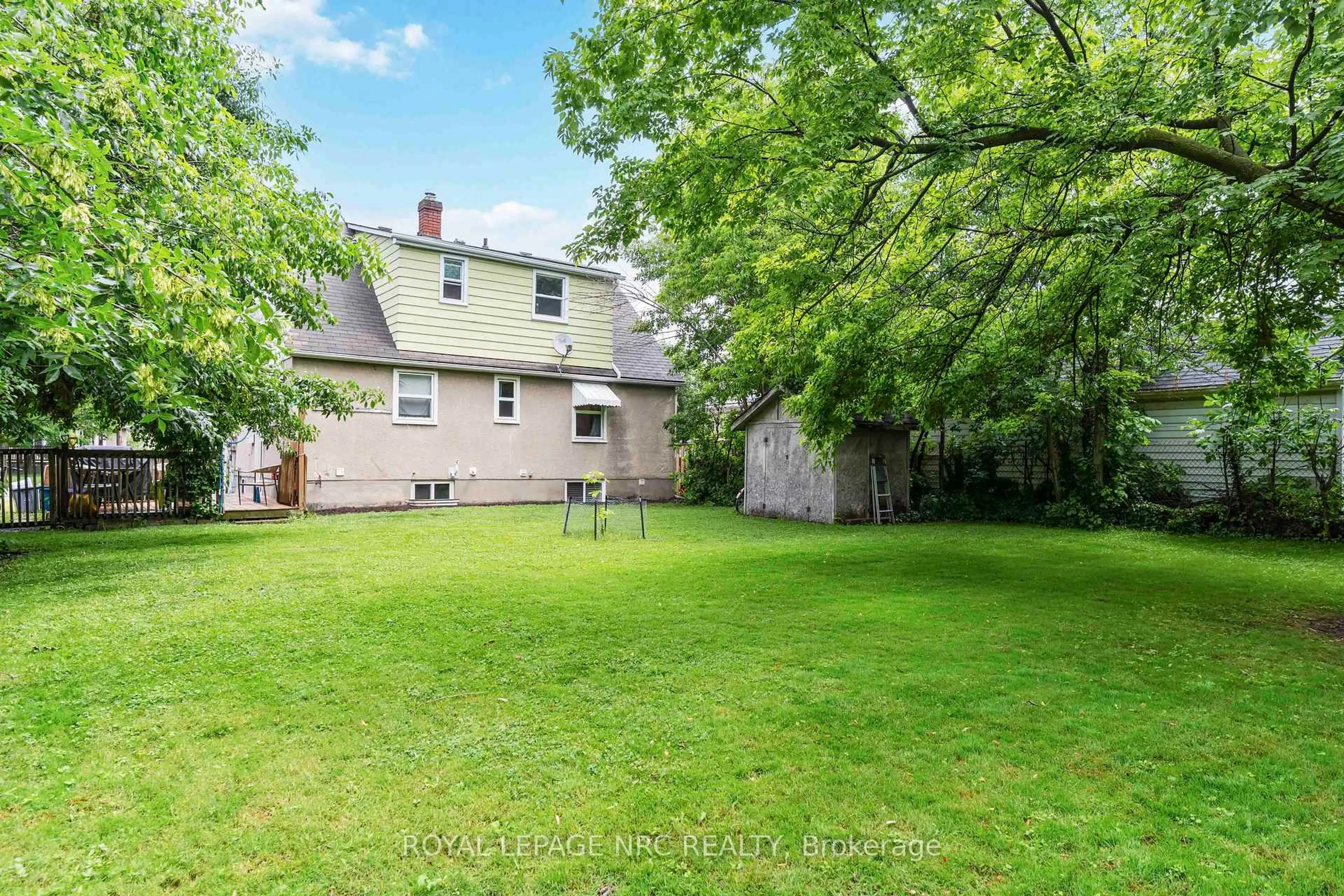 Patio, street for 28 Ivy Ave, St. Catharines Ontario L3C 4R4