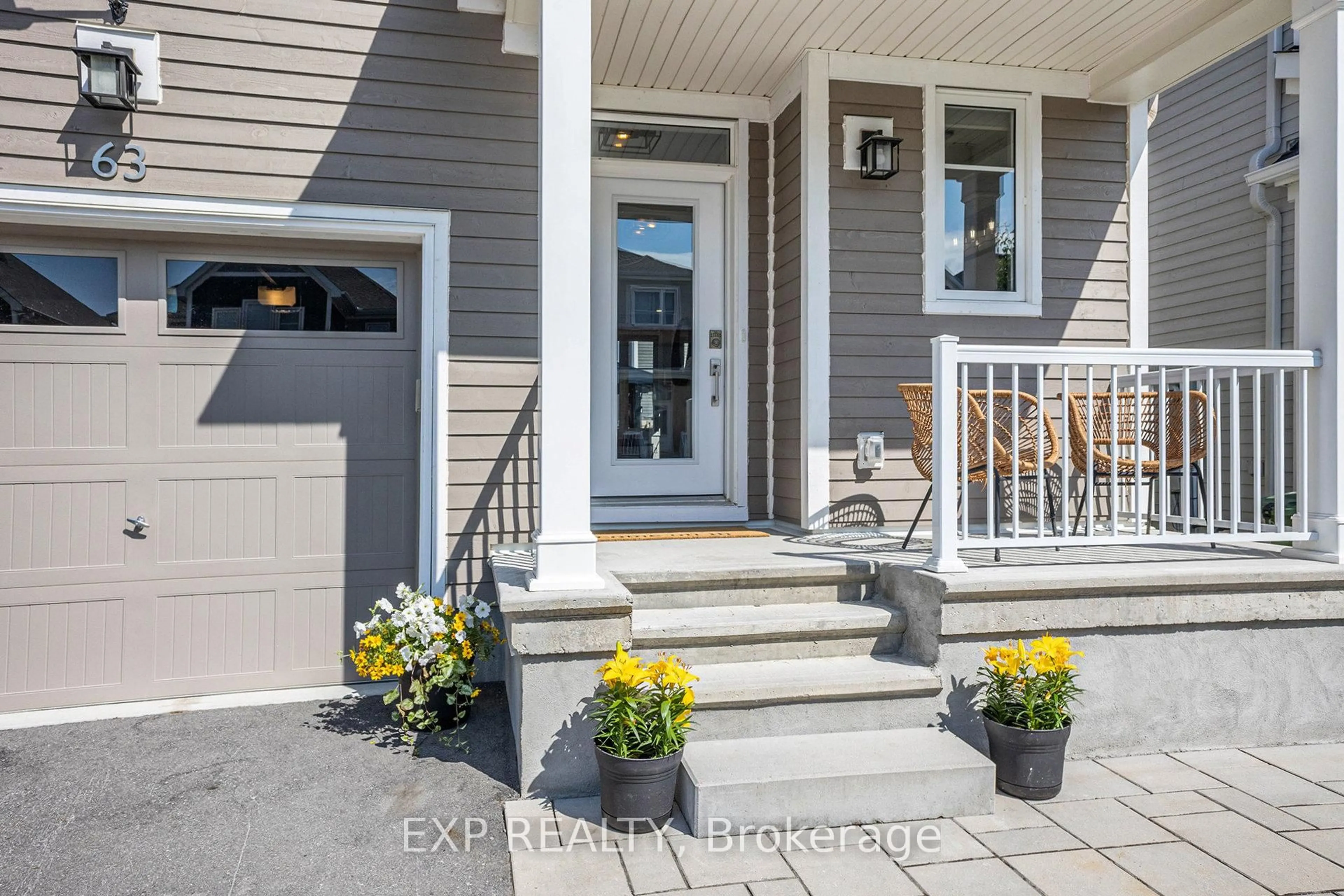 Indoor entryway for 63 Pelham Cres, Richmond Ontario K0A 2Z0