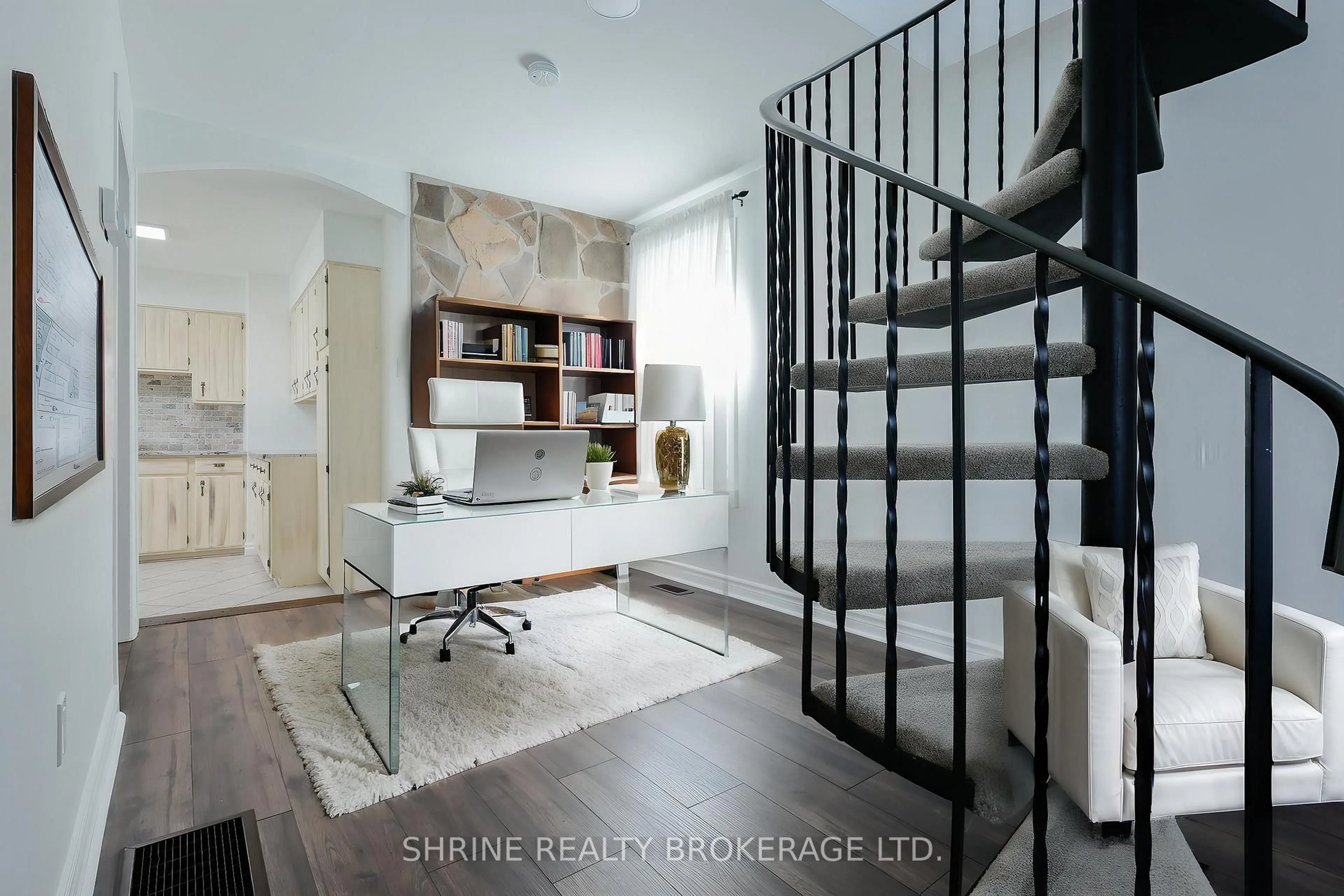 Unknown for 853 Queens Ave, London East Ontario N5W 3H7