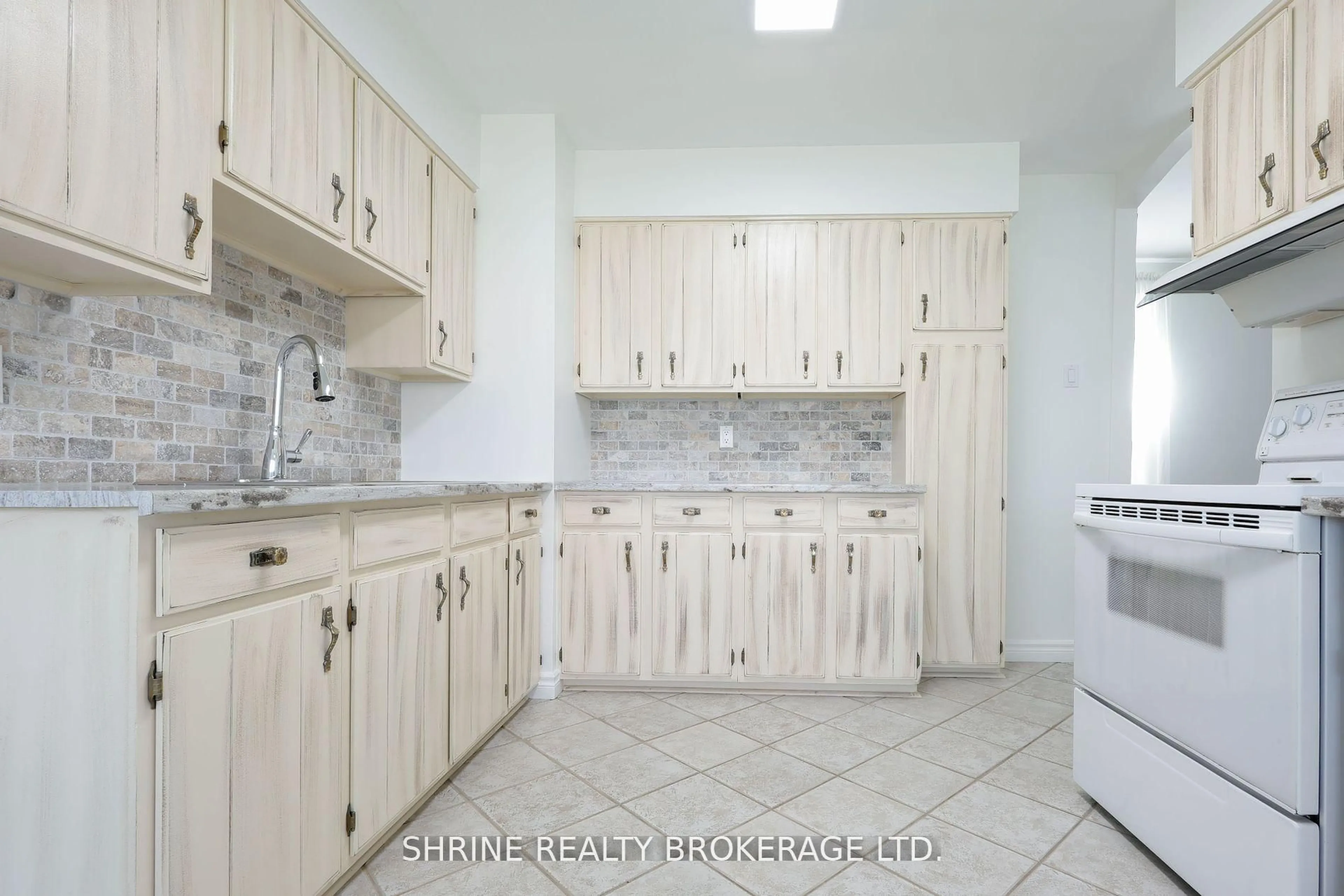 Standard kitchen, ceramic/tile floor for 853 Queens Ave, London East Ontario N5W 3H7